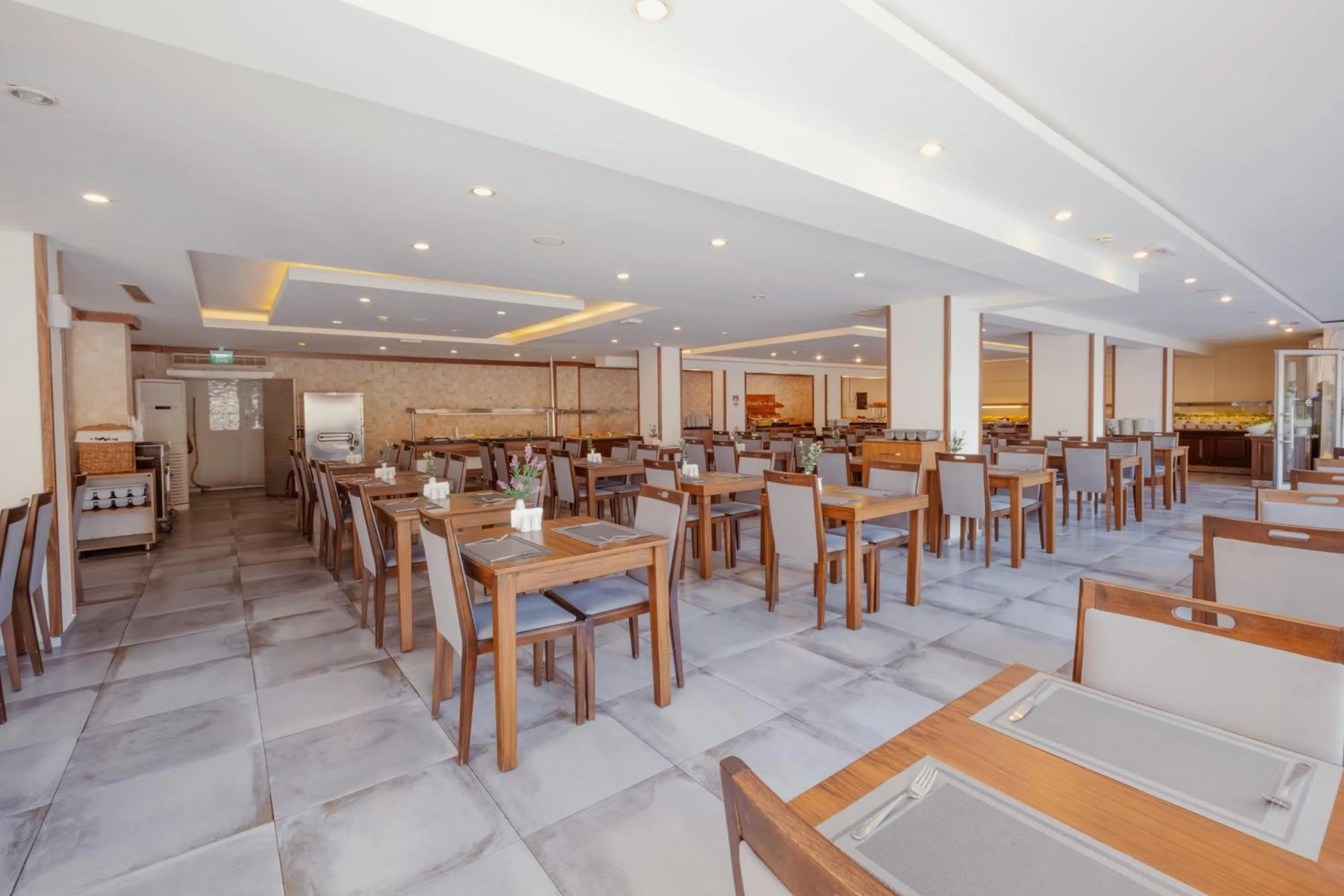 Restaurant/places to eat in Sun Beach Park Hotel