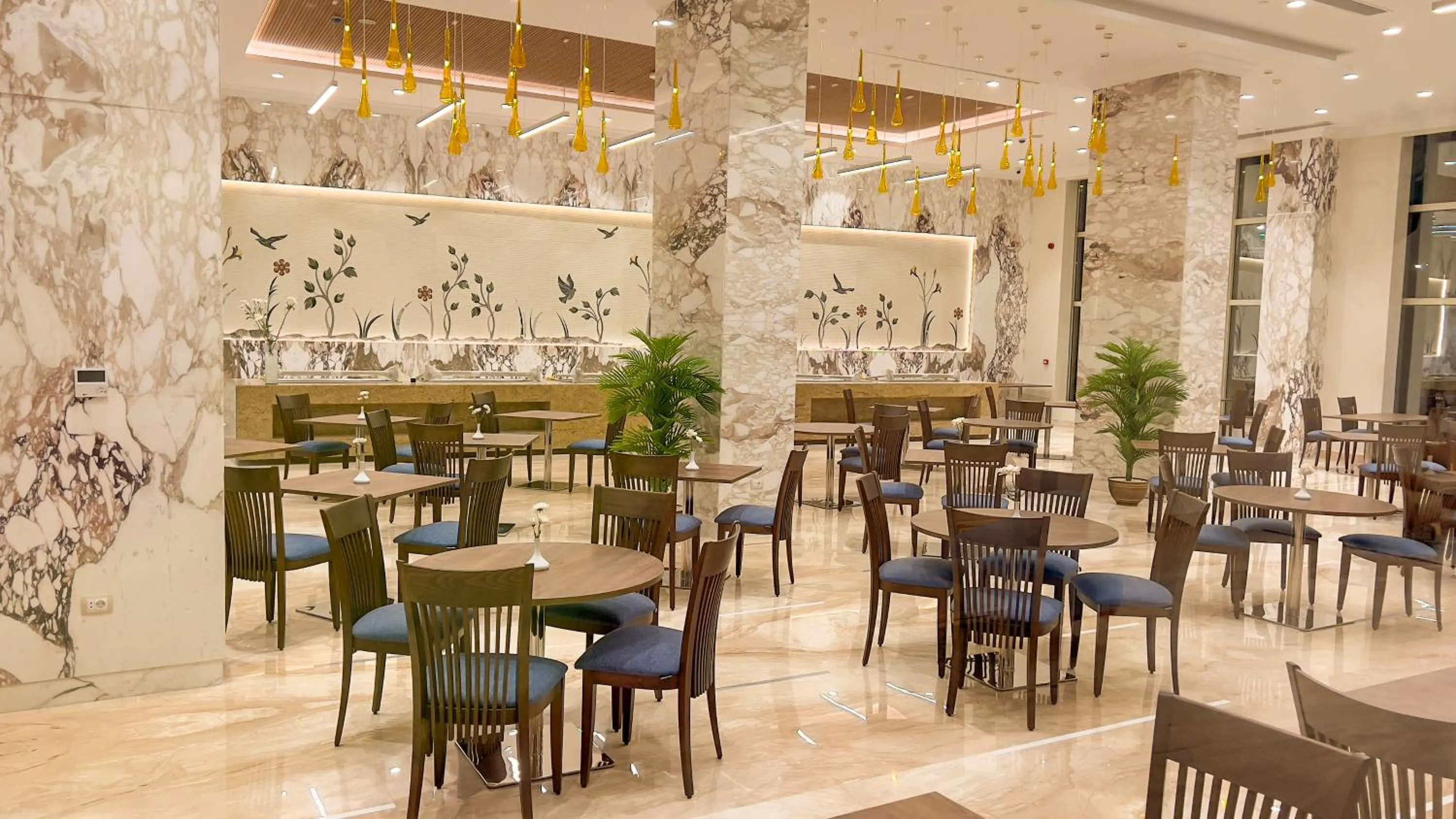 Restaurant/places to eat in Helnan Mamoura Hotel & Events Center