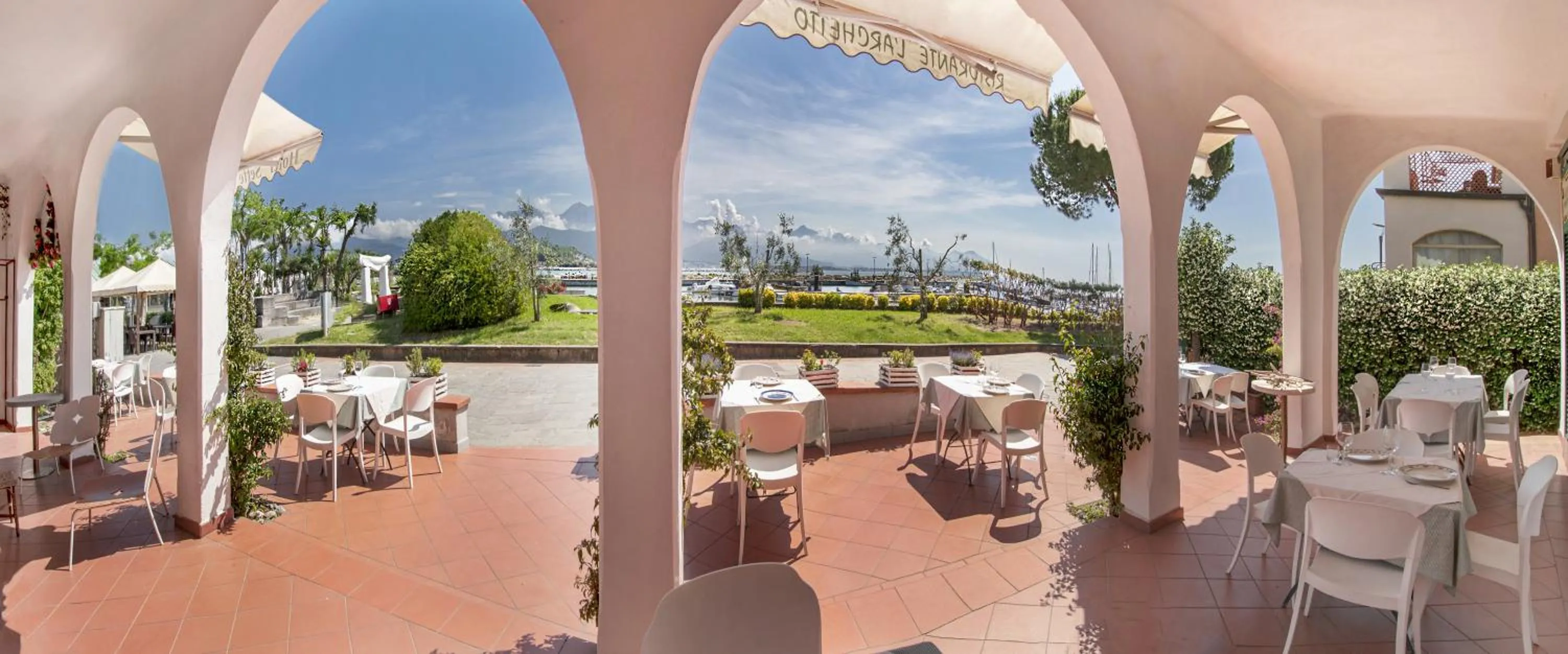 Restaurant/places to eat in Hotel Sette Archi