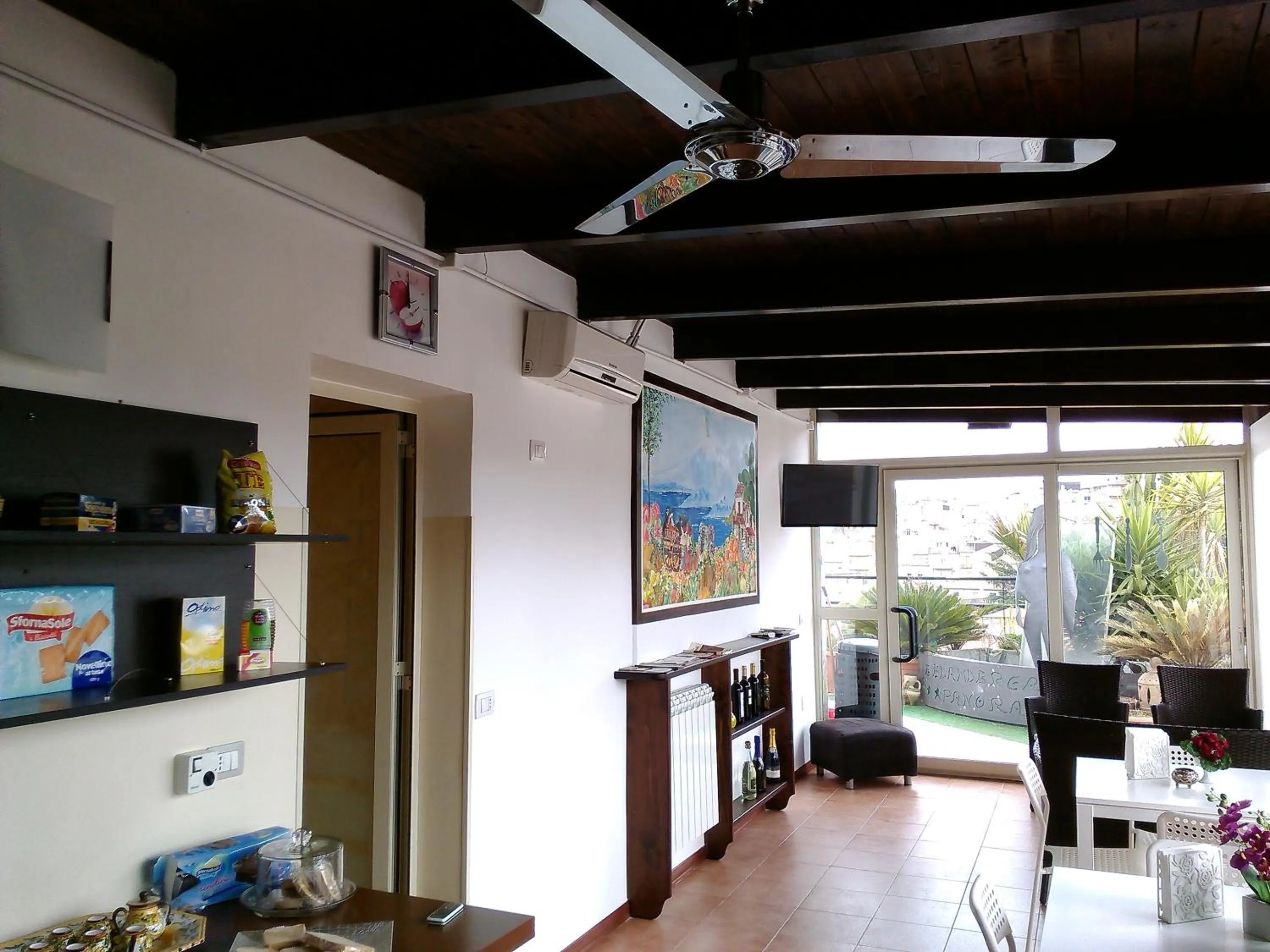 Communal lounge/ TV room in B&B Panoramic