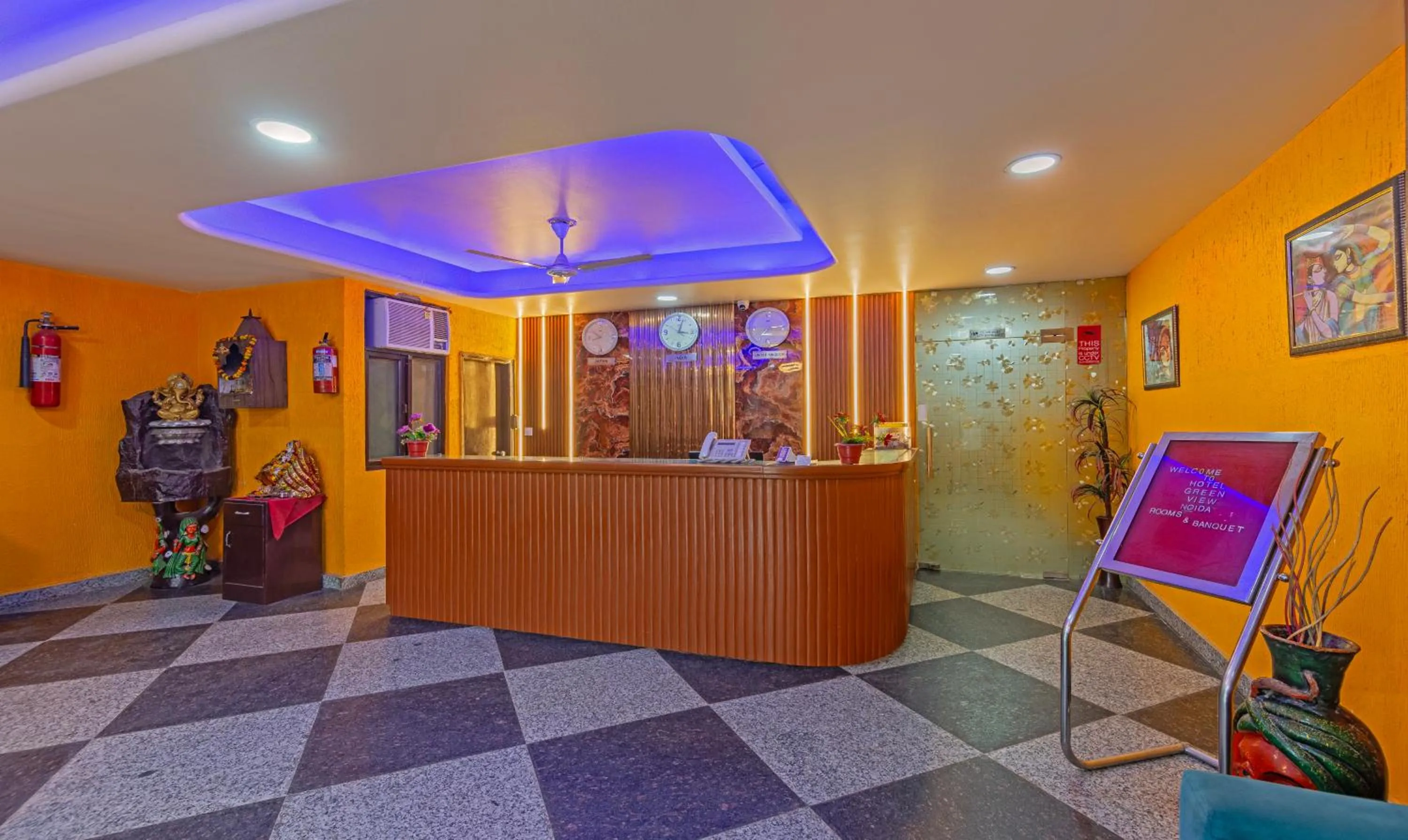 Lobby or reception in Treebo Green View, Noida