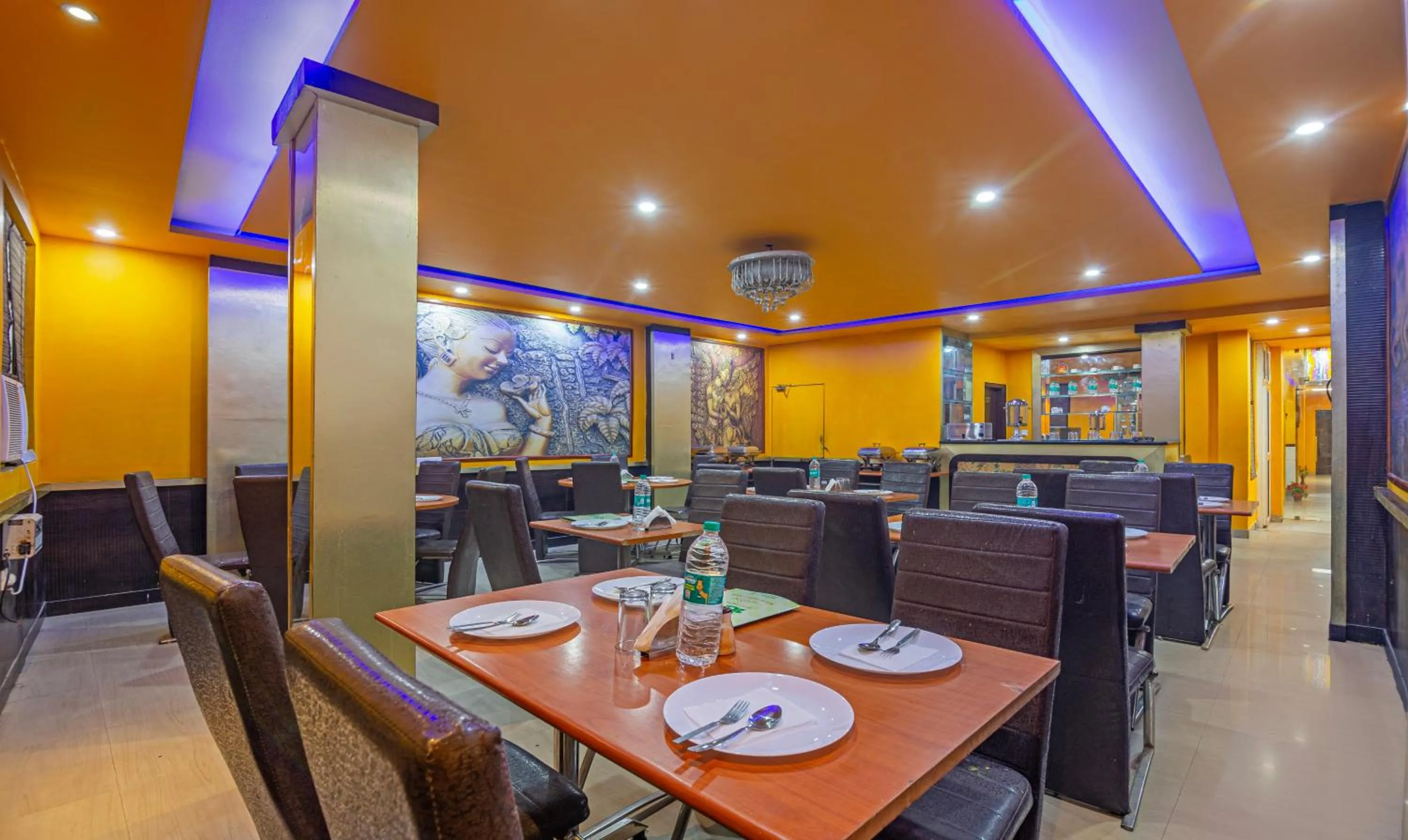 Restaurant/places to eat in Treebo Green View, Noida