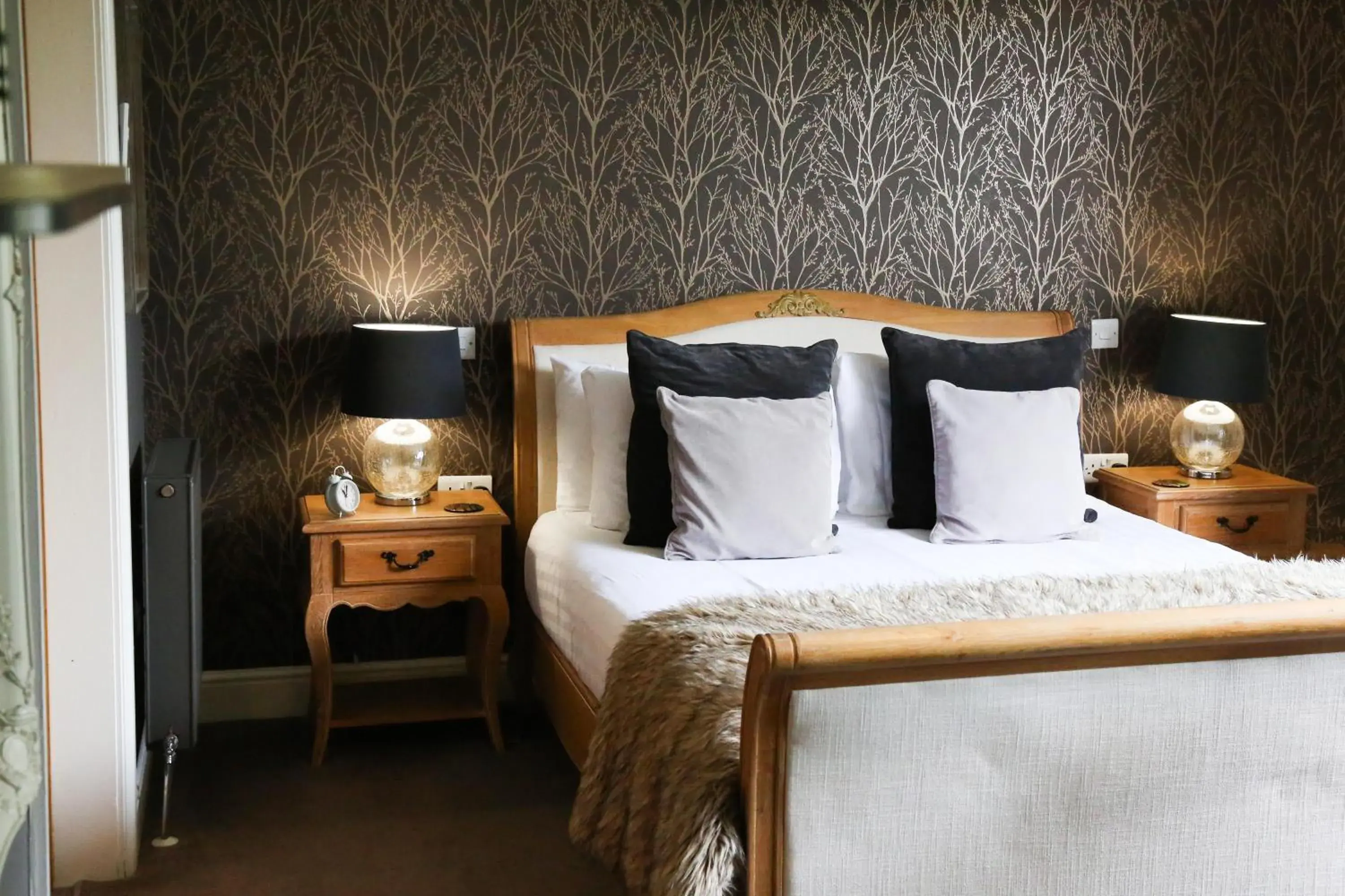 Double Room with Bath in The Charlton Arms Double Room with Bath in The Charlton Arms