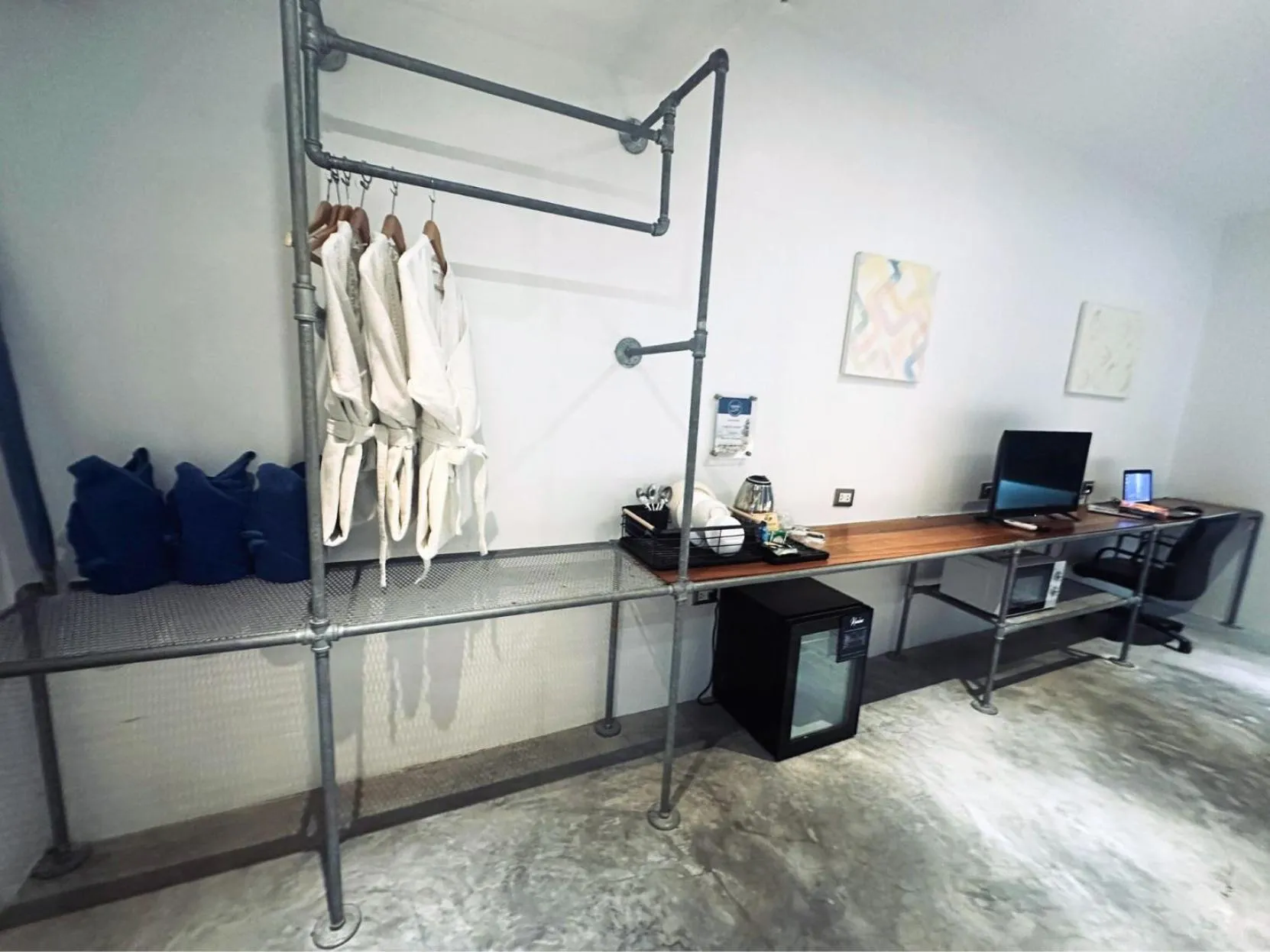 Photo of the whole room in TATATA Koh Tao