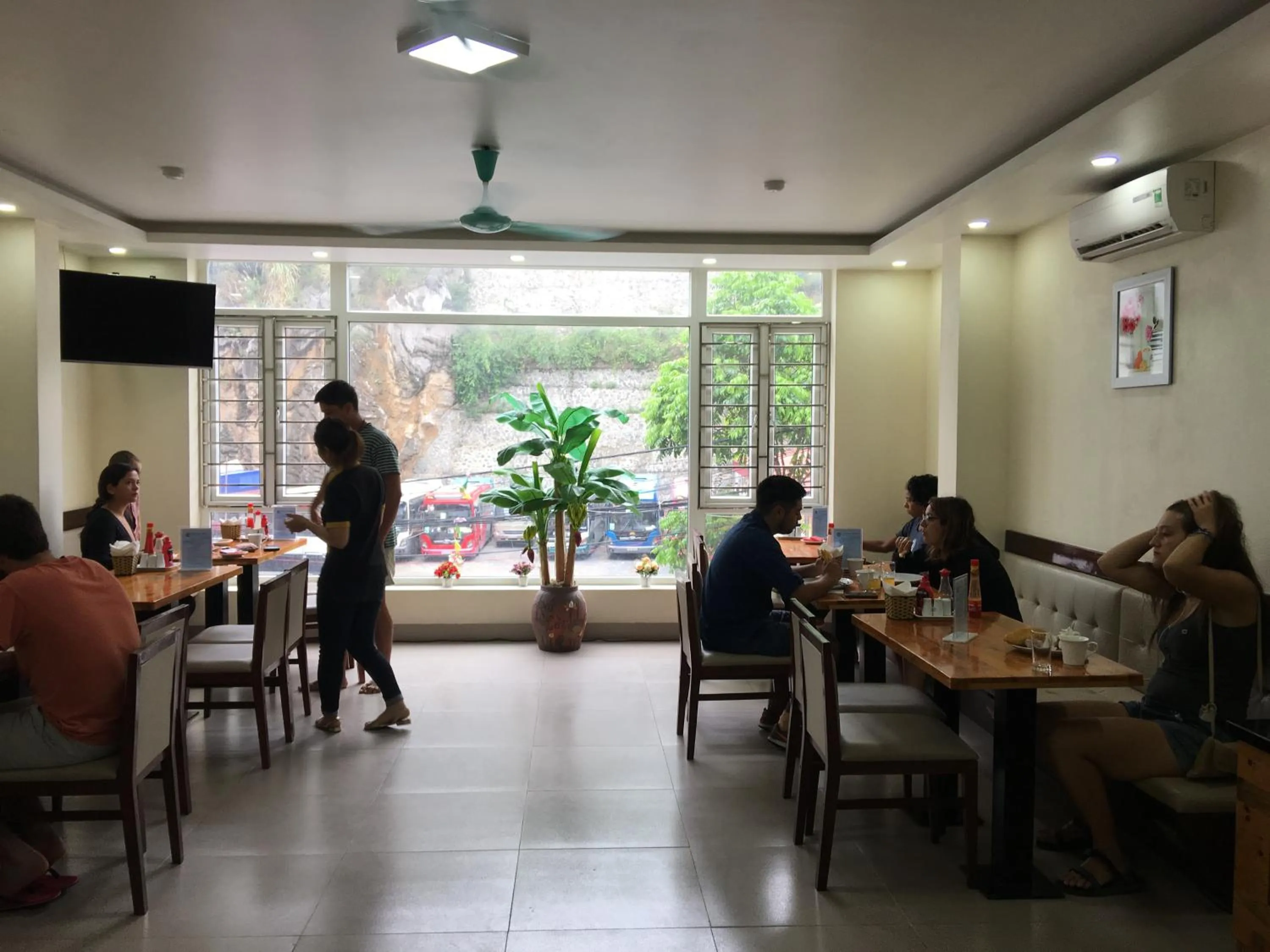 Restaurant/places to eat in CAT BA ROSALIA HOTEL