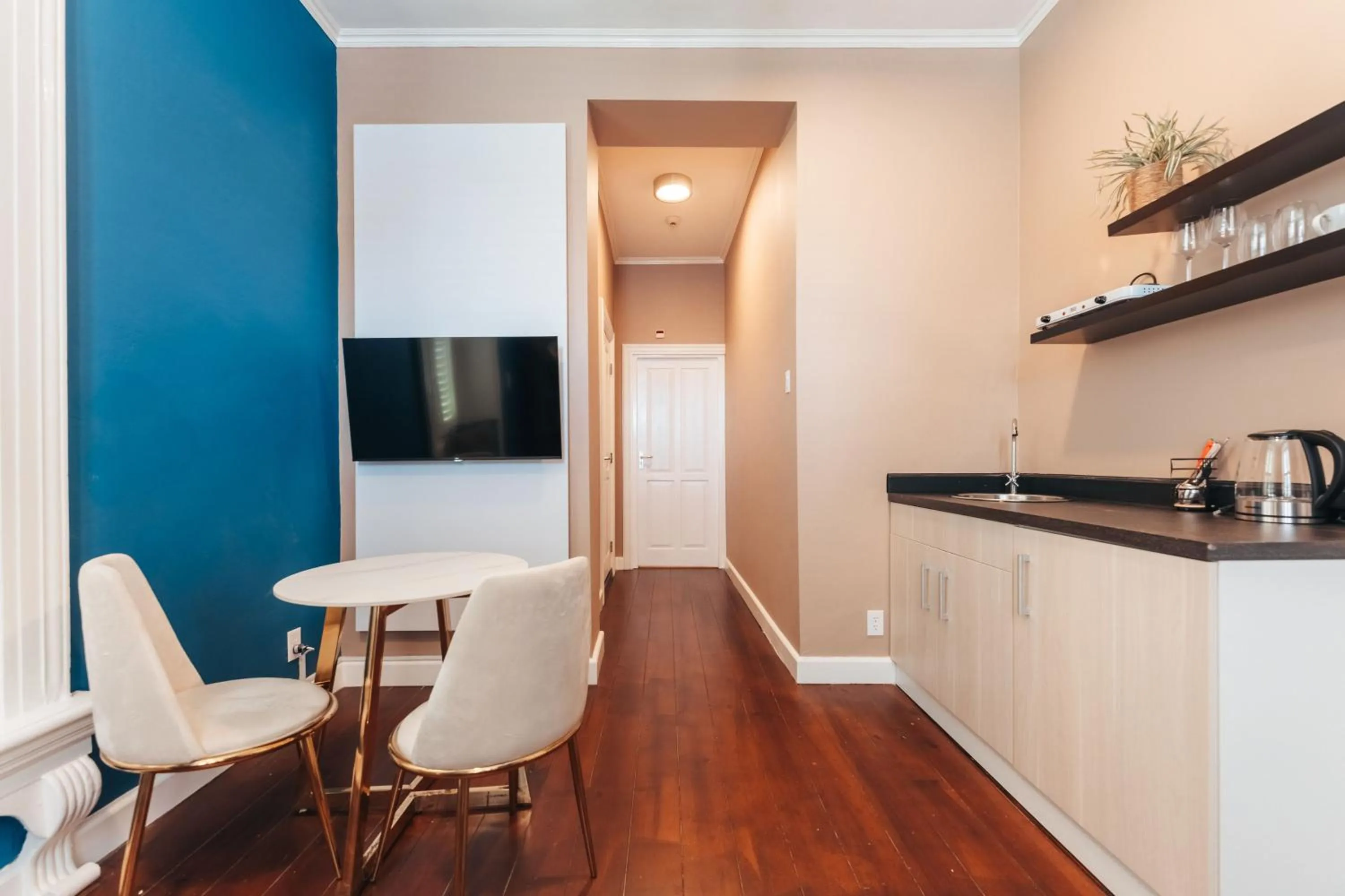 TV and multimedia in Atelier Skalo Boutique Hotel