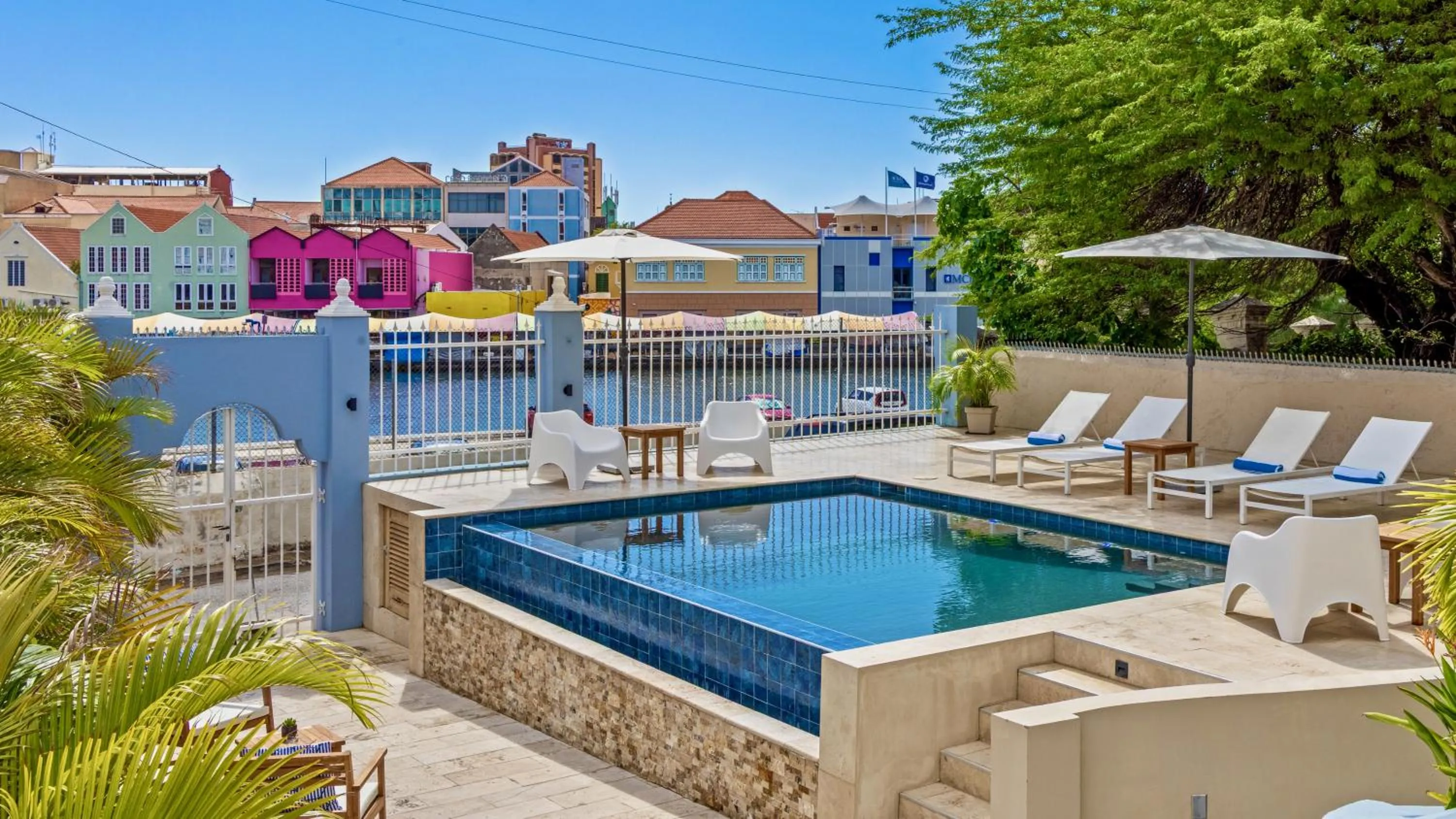Swimming pool in Atelier Skalo Boutique Hotel