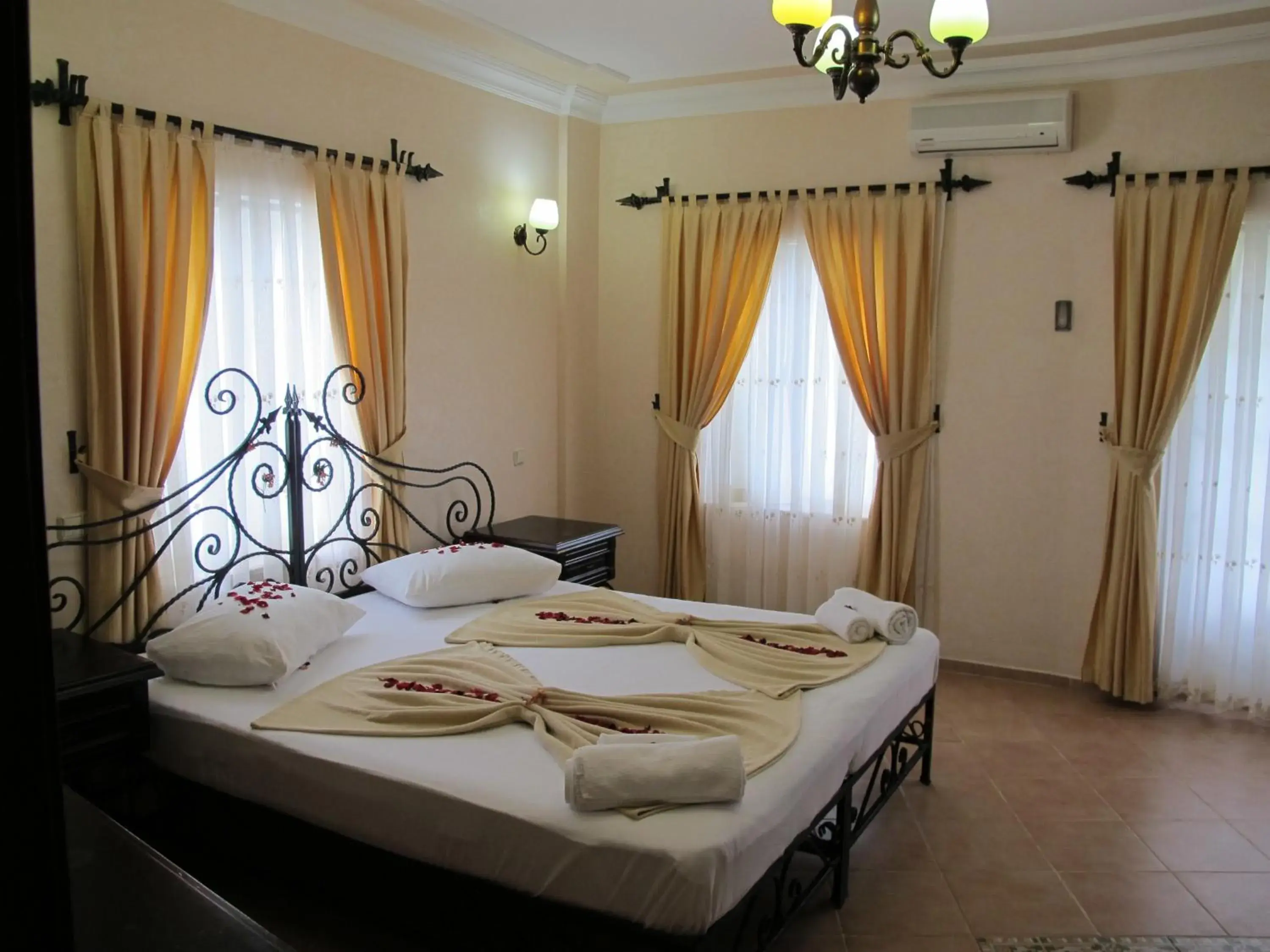 Standard Triple Room in Hemerans Anatolia Standard Triple Room in Hemerans Anatolia