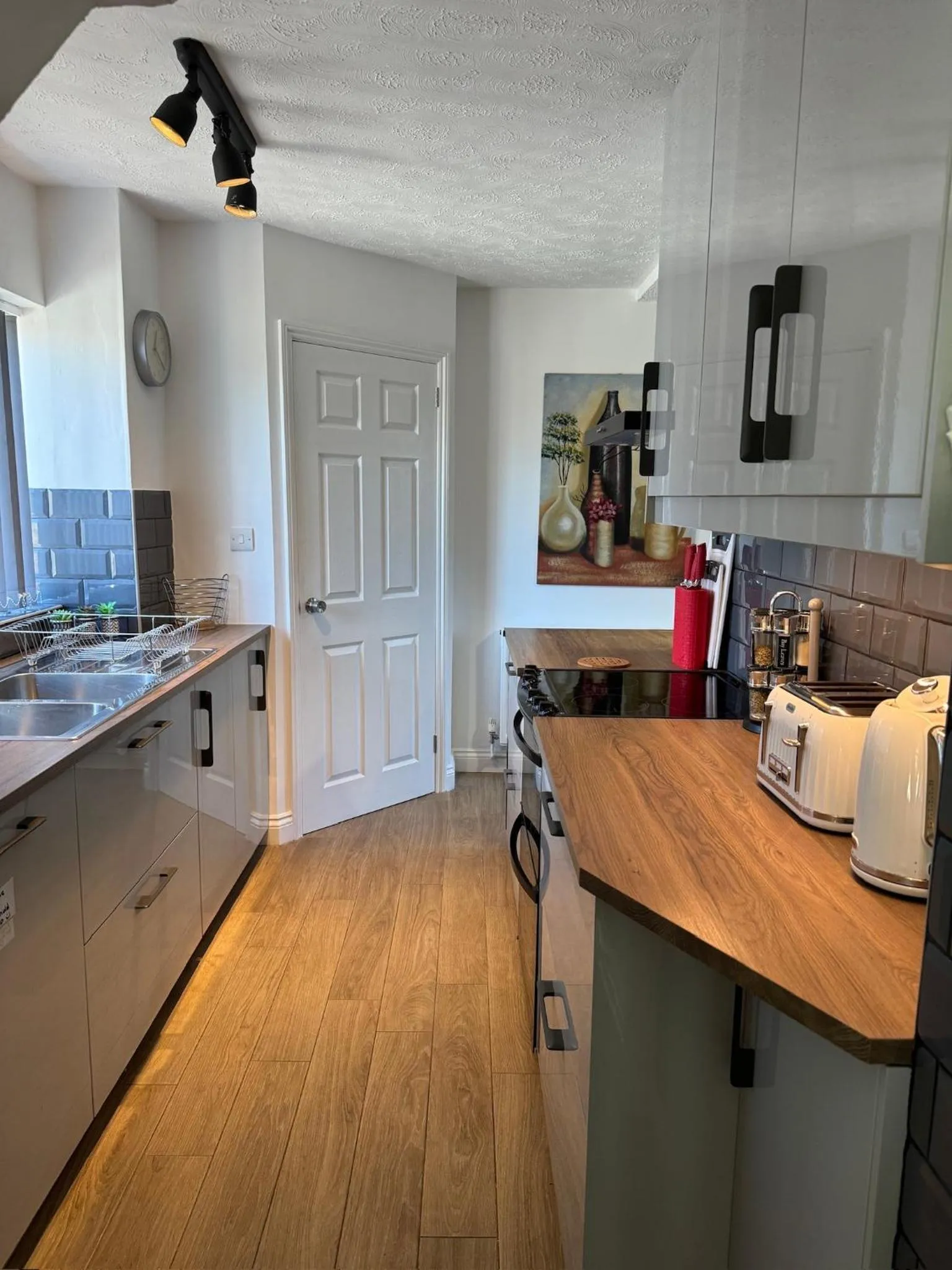 City Stay with Jacuzzi Gym Free Parking 2 Spaces