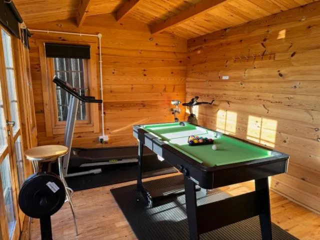 City Stay with Jacuzzi Gym Free Parking 2 Spaces