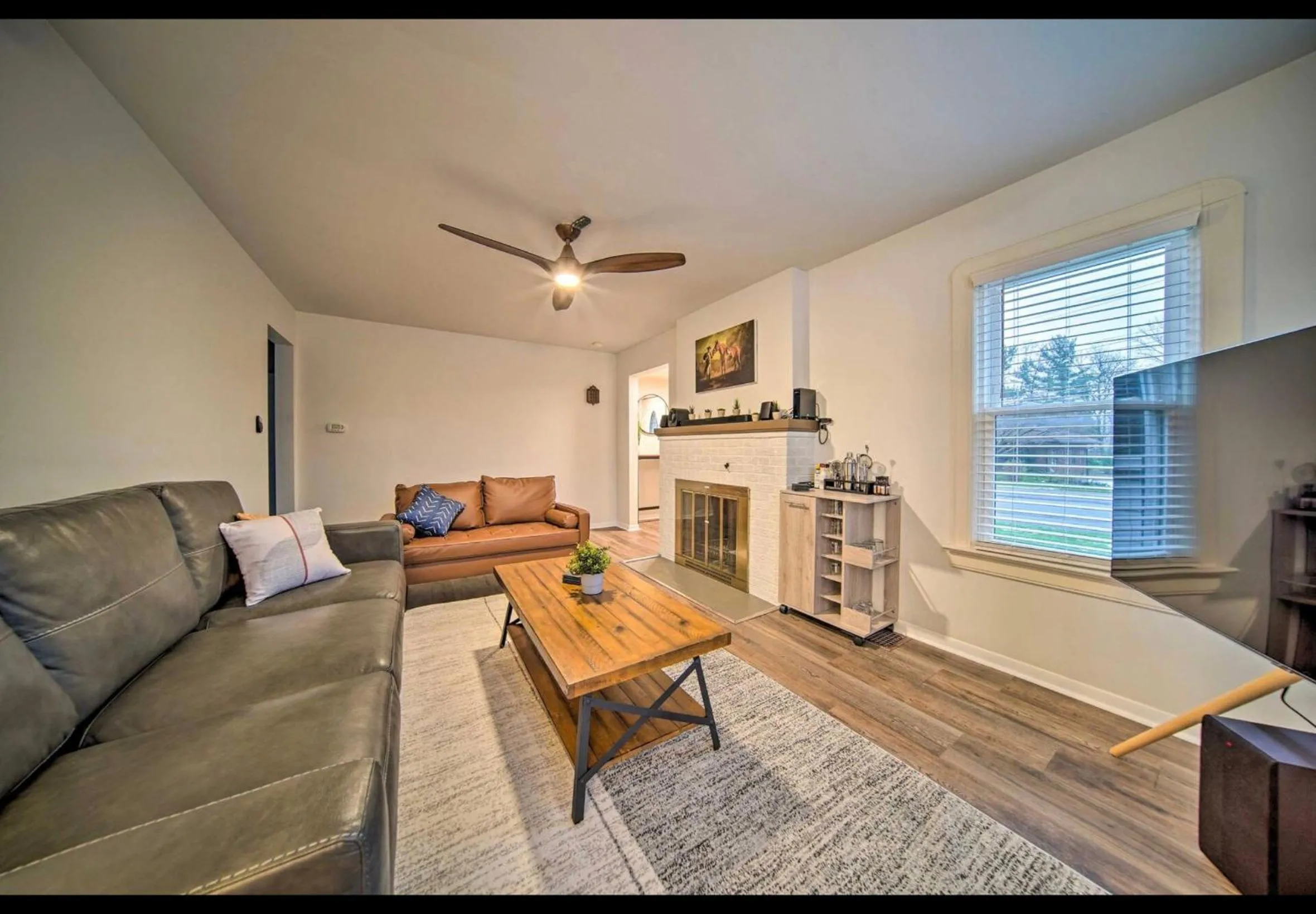 Modern Home • Family Friendly • Grill • Fireplace