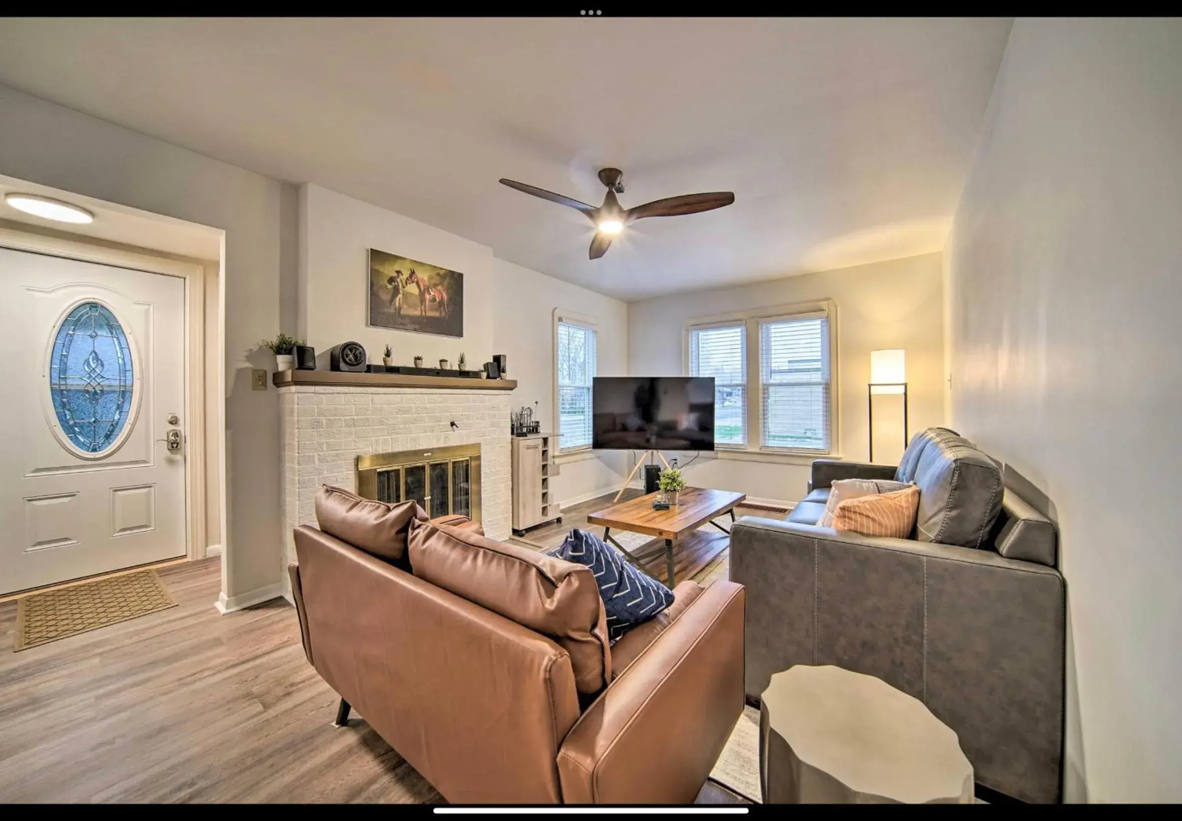 Modern Home • Family Friendly • Grill • Fireplace Modern Home • Family Friendly • Grill • Fireplace