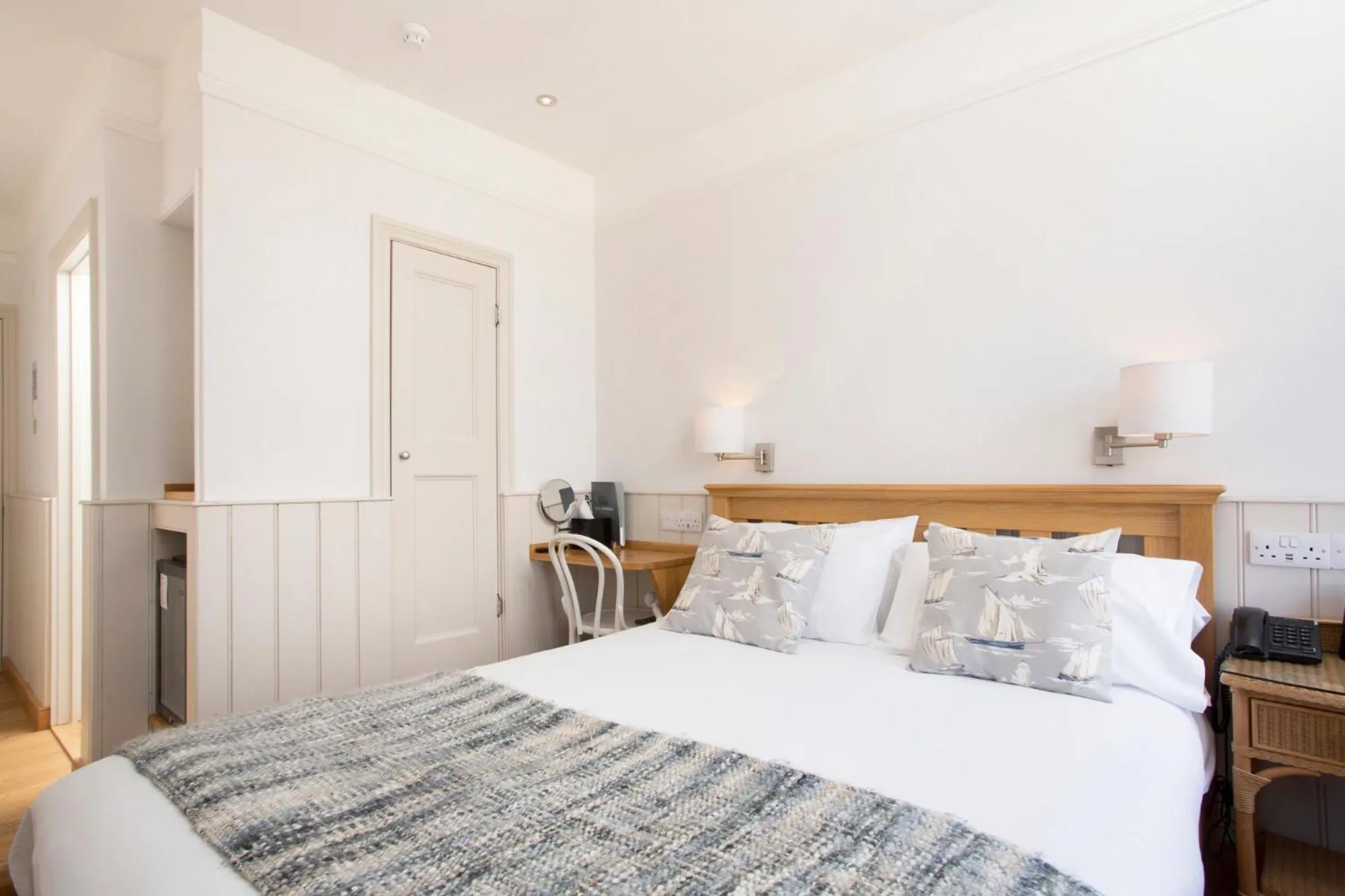 Bed in Hotel Continental