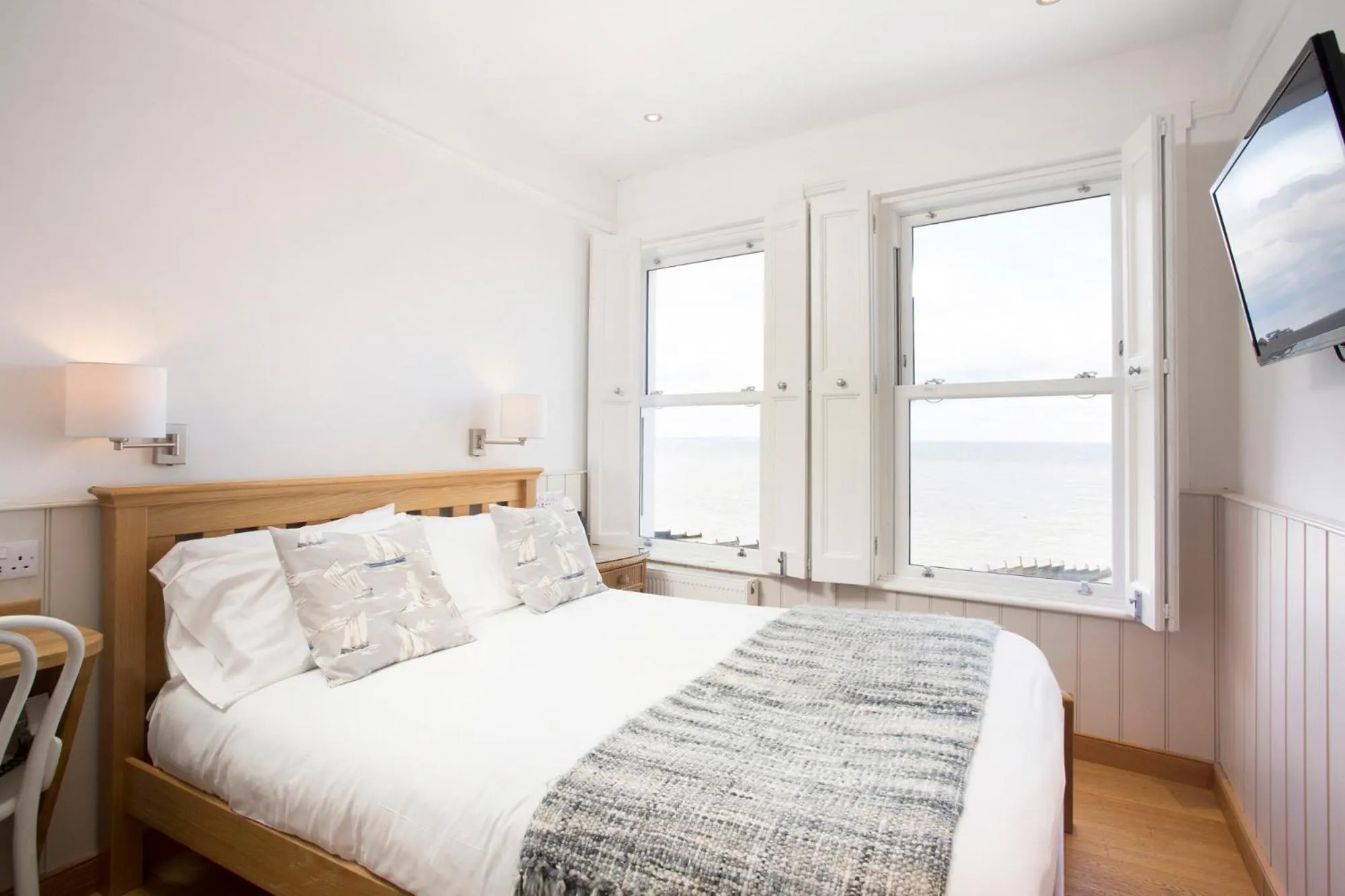 Bed in Hotel Continental