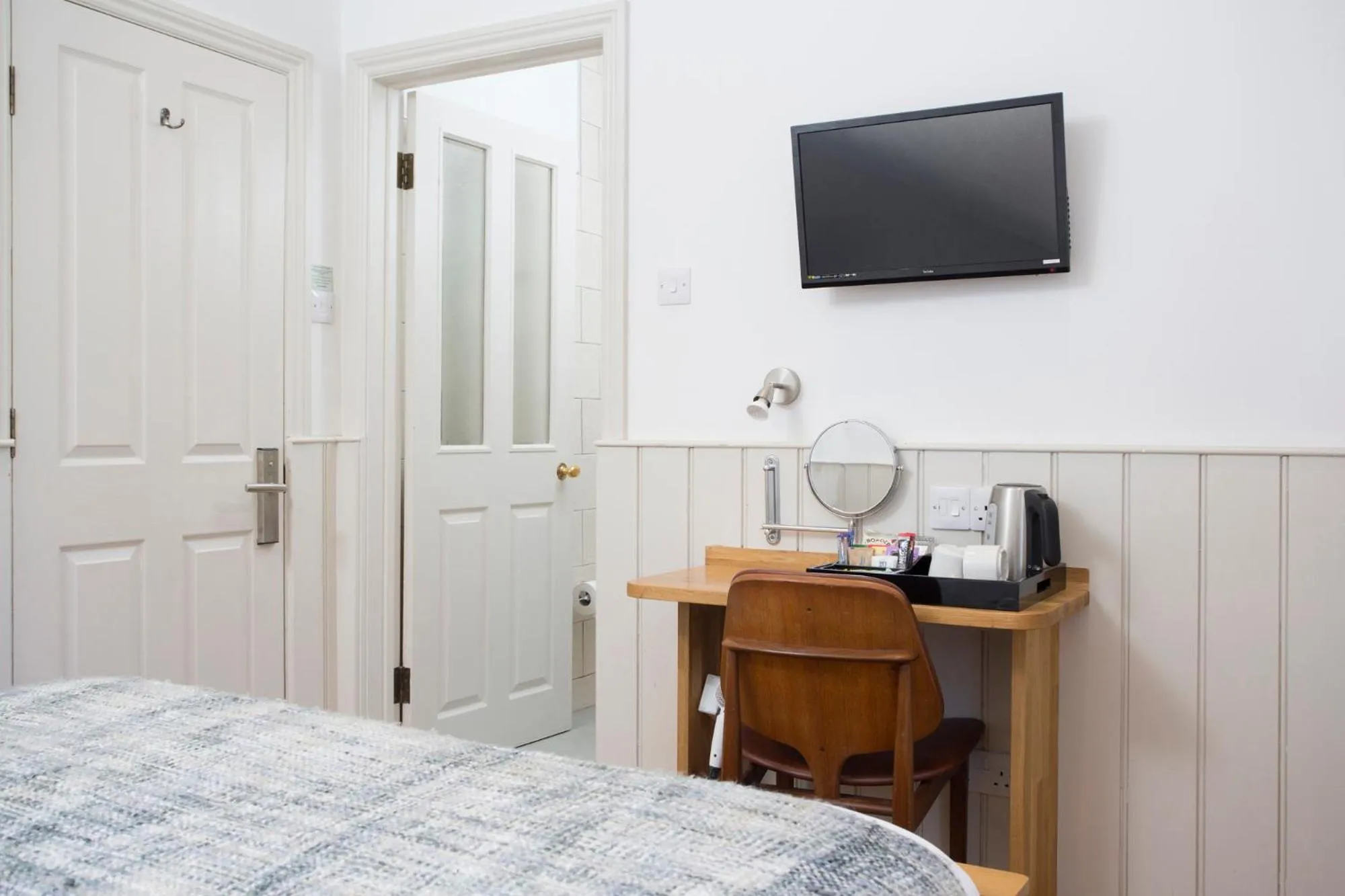 Bed in Hotel Continental