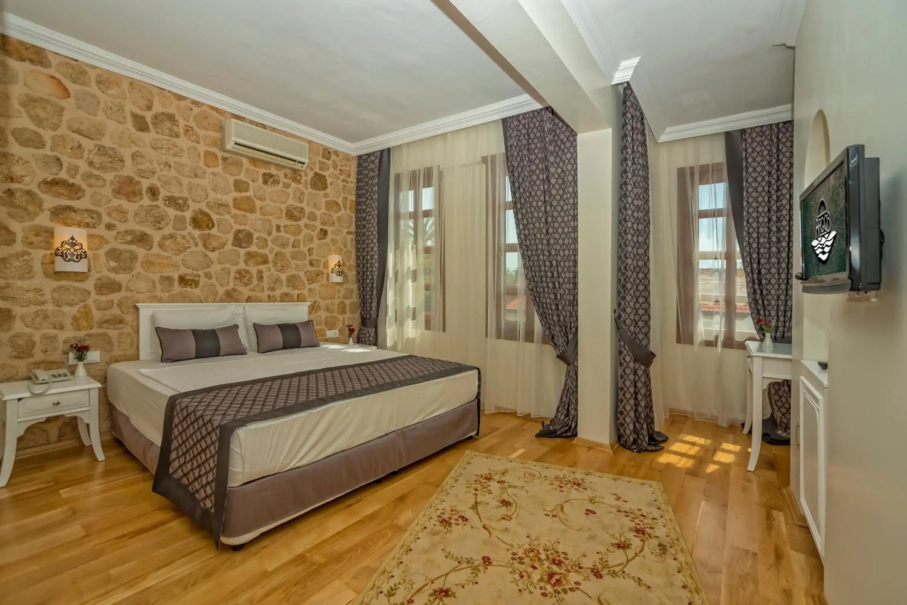 Photo of the whole room, Bed in Argos Hotel Photo of the whole room, Bed in Argos Hotel