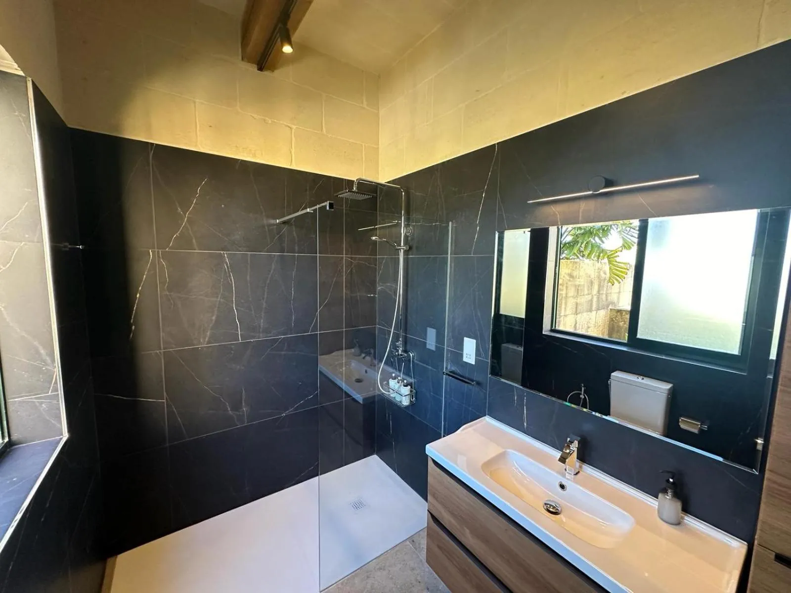 Shower in Razzett Ziffa