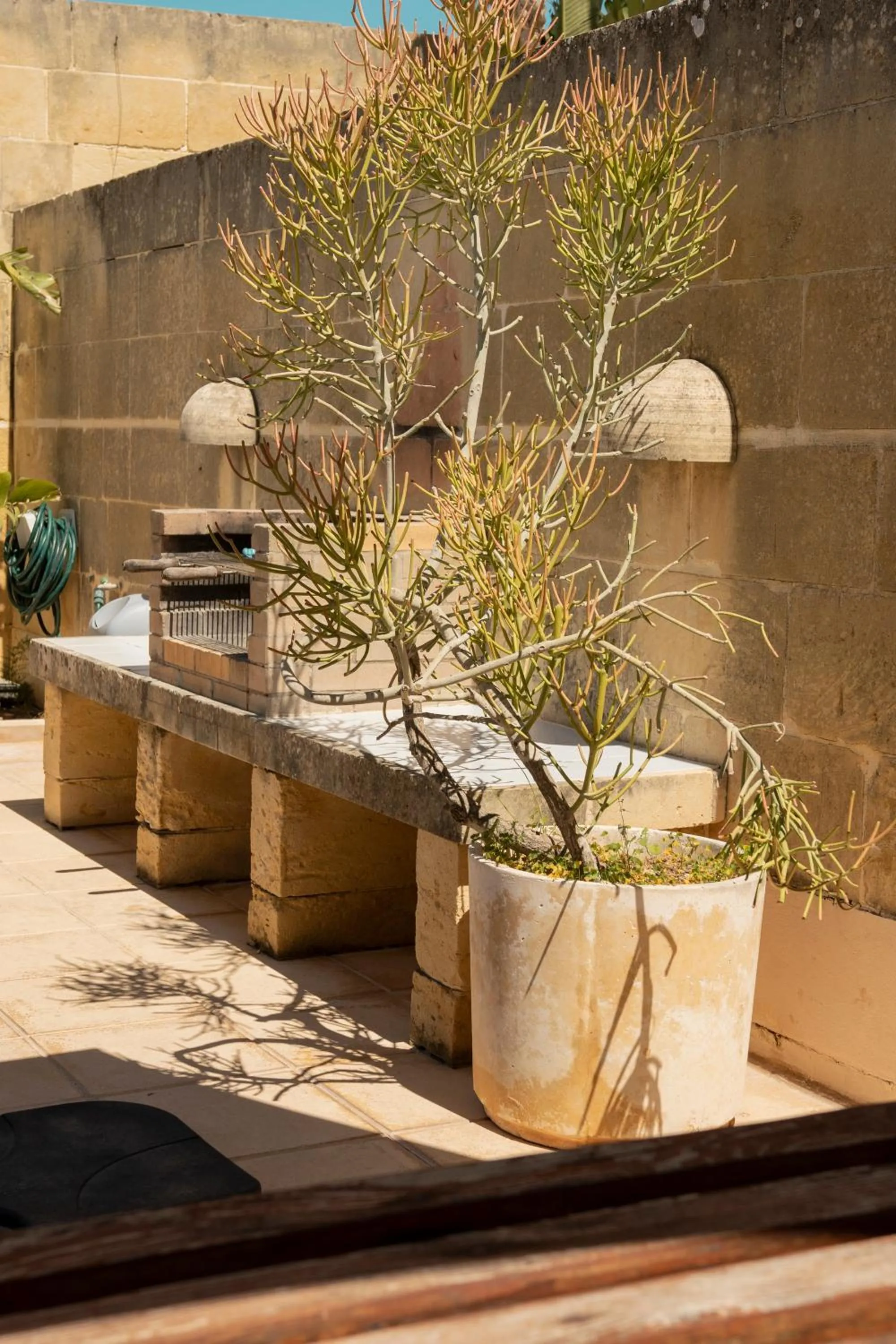 BBQ facilities in Razzett Ziffa