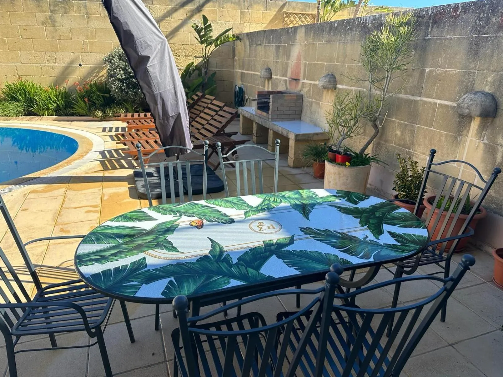 BBQ facilities in Razzett Ziffa