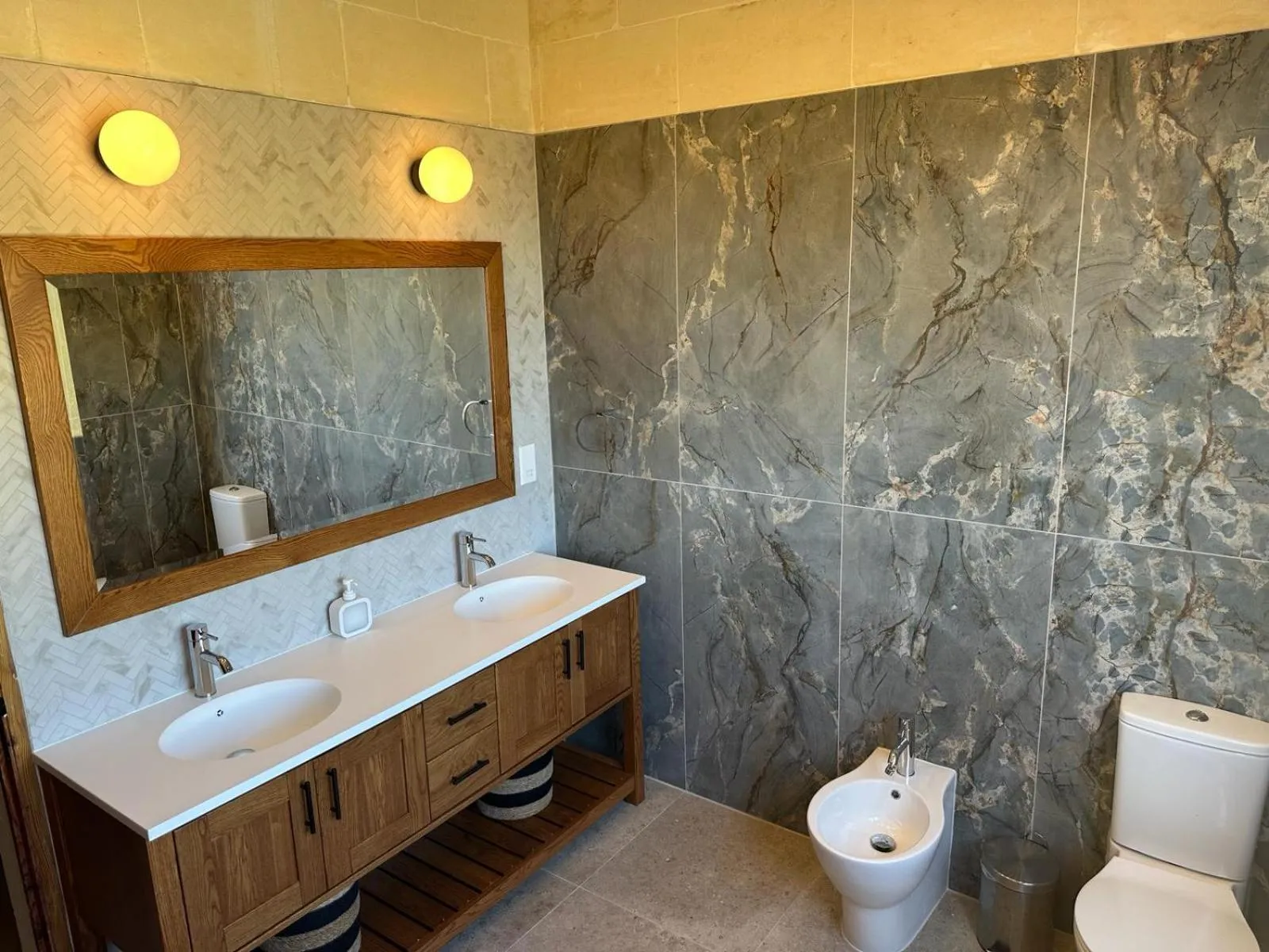 Toilet in Razzett Ziffa
