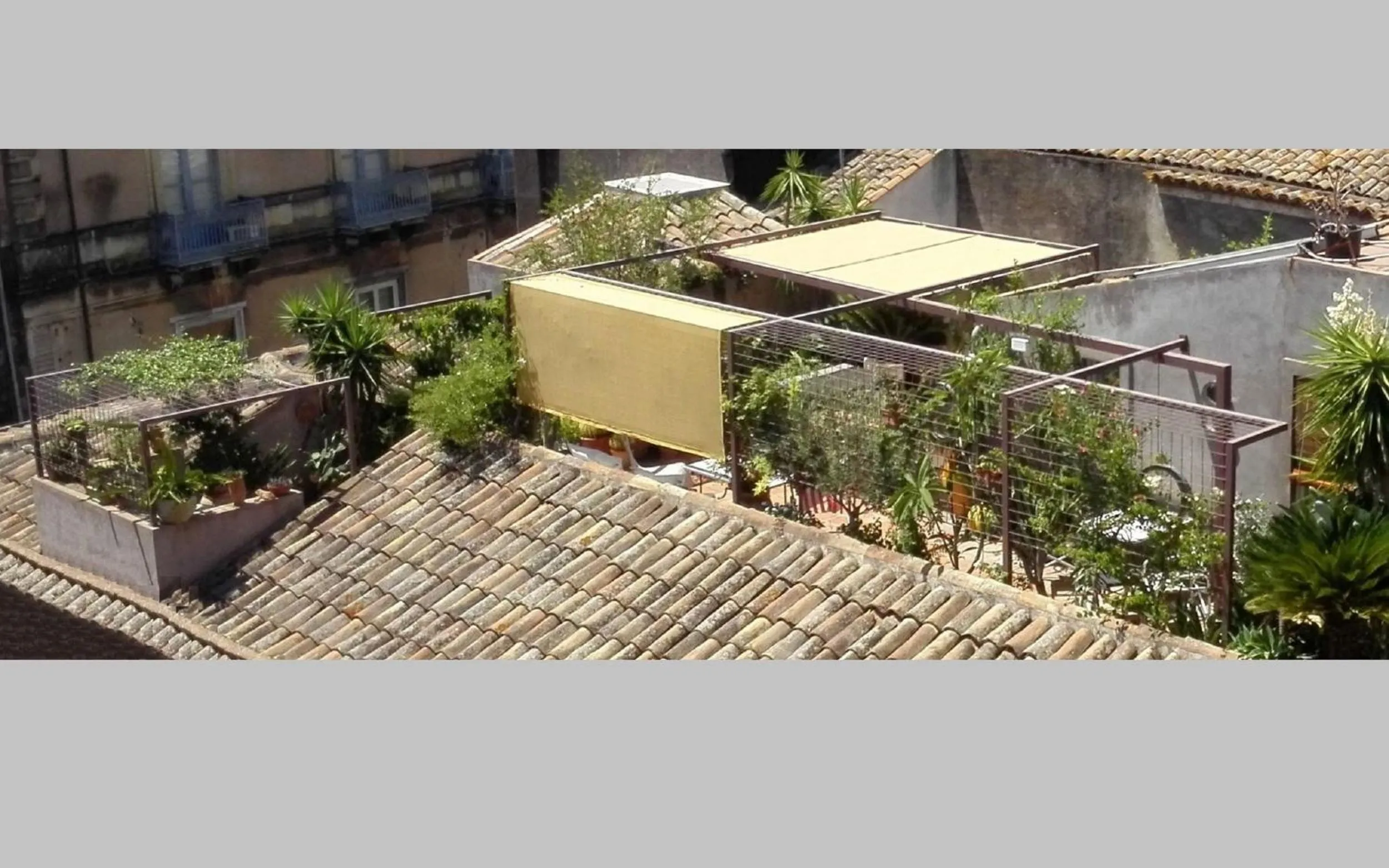 Property building in Tre Vie apARTment con terrazza
