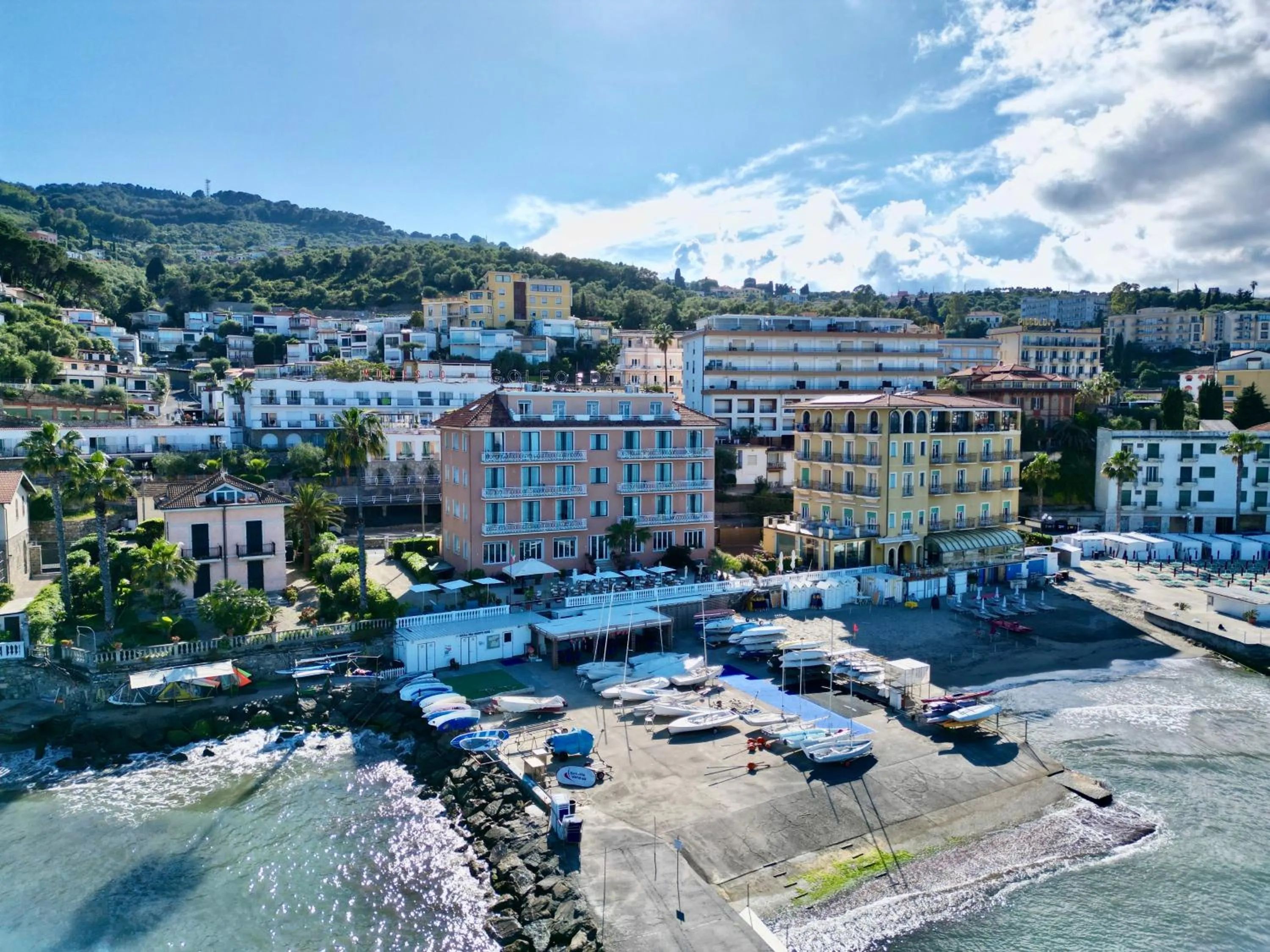 Property building in Hotel Golfo e Palme