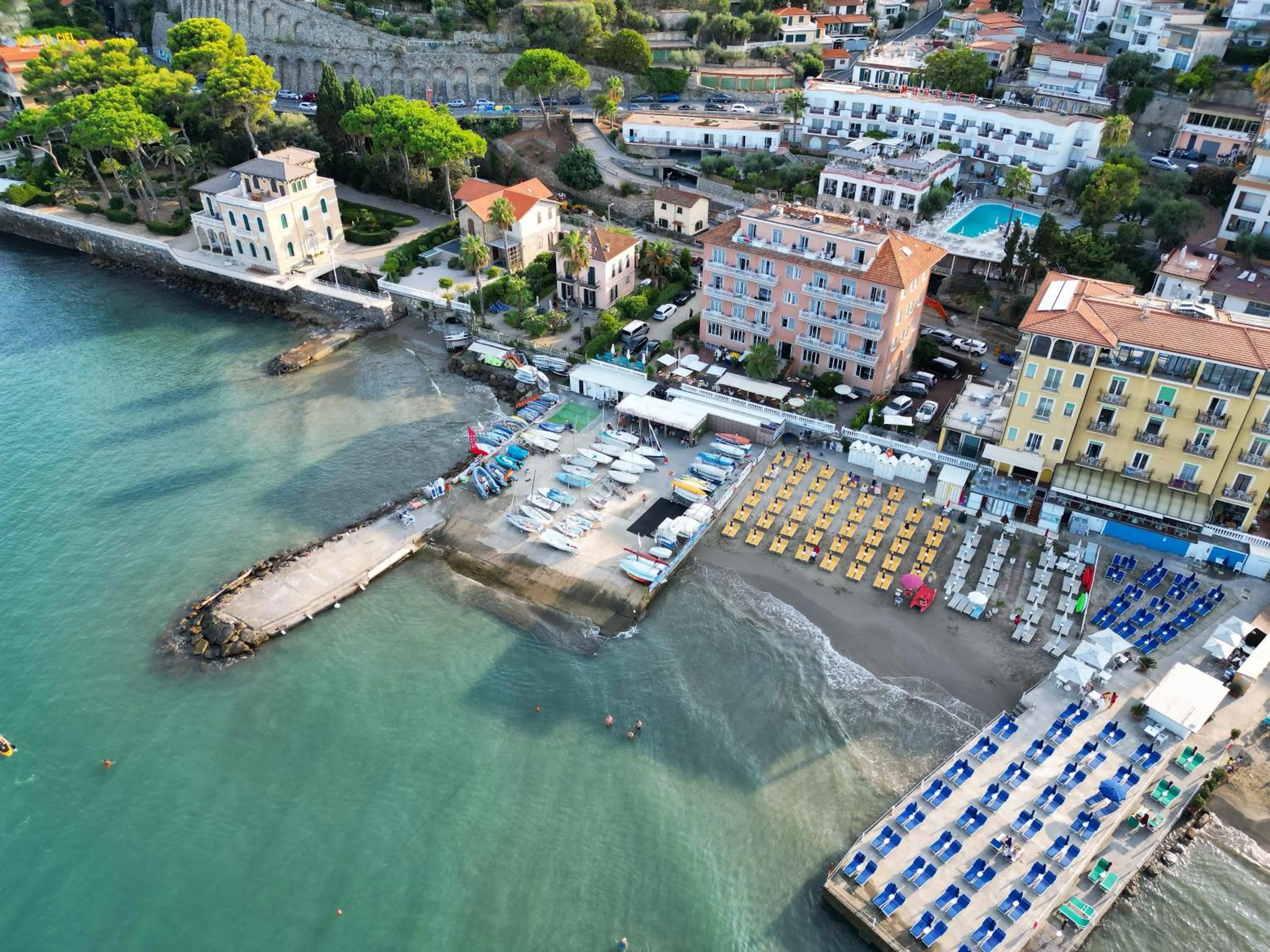 Property building in Hotel Golfo e Palme