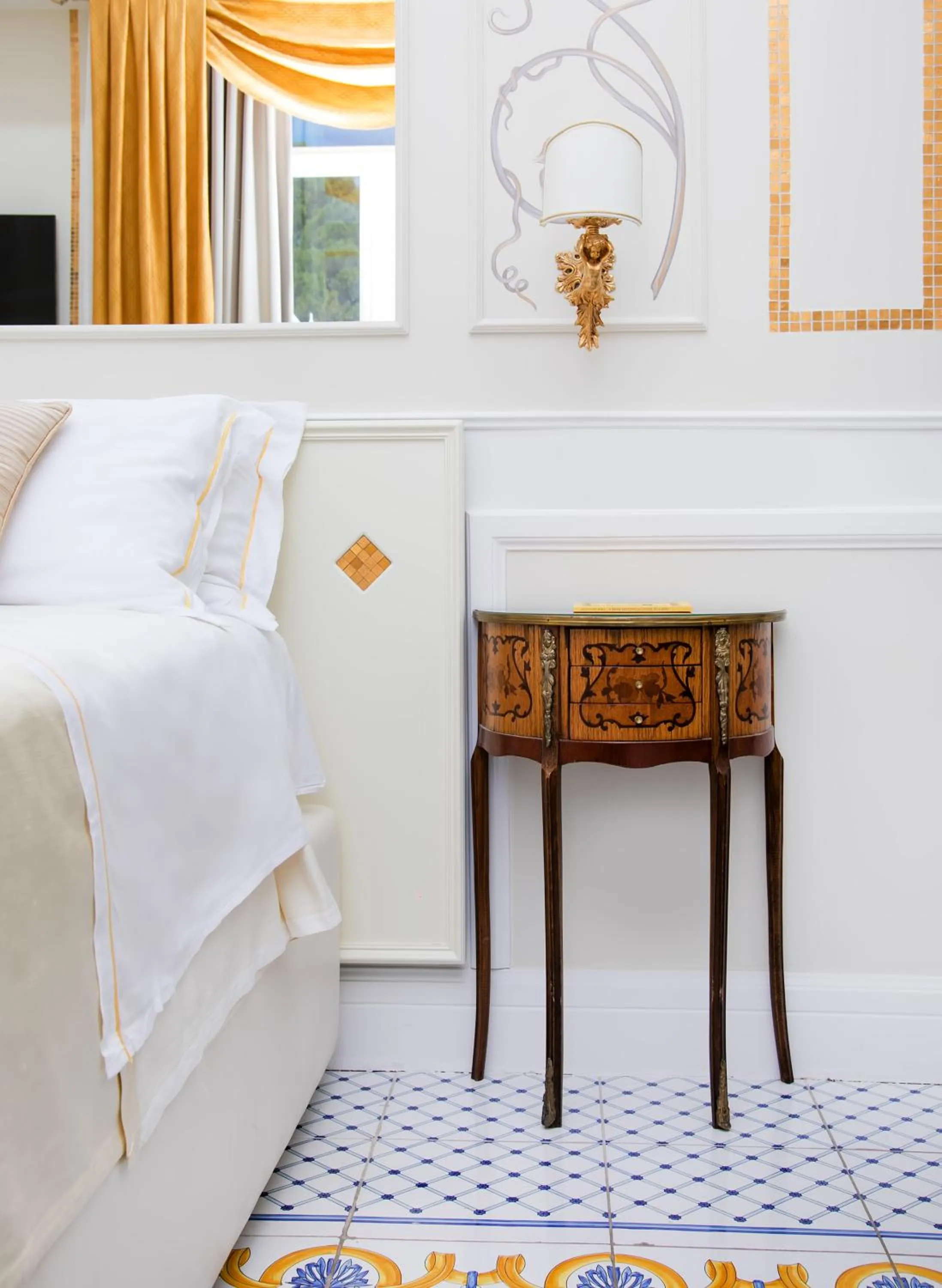 Bed in Luxury Villa Excelsior Parco