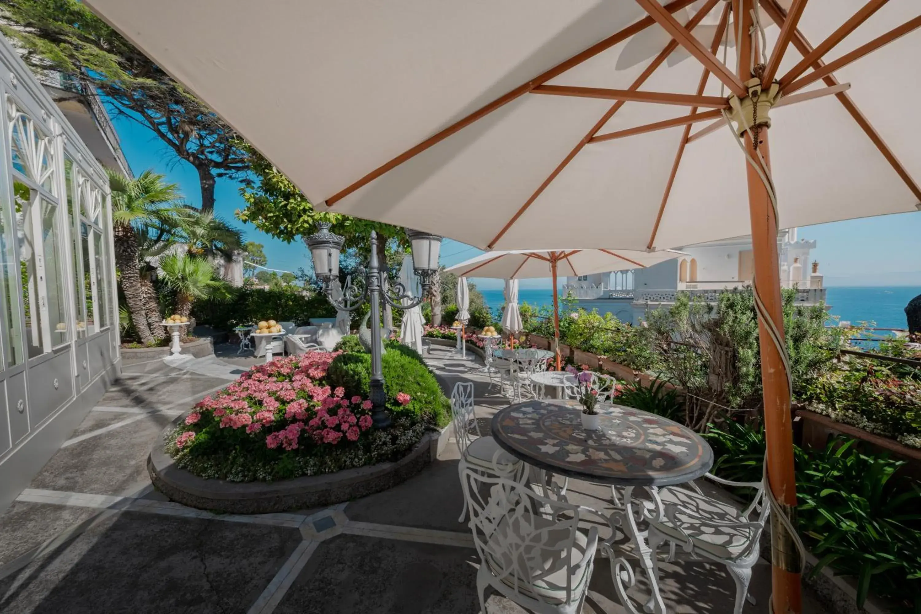 Garden view in Luxury Villa Excelsior Parco Garden view in Luxury Villa Excelsior Parco