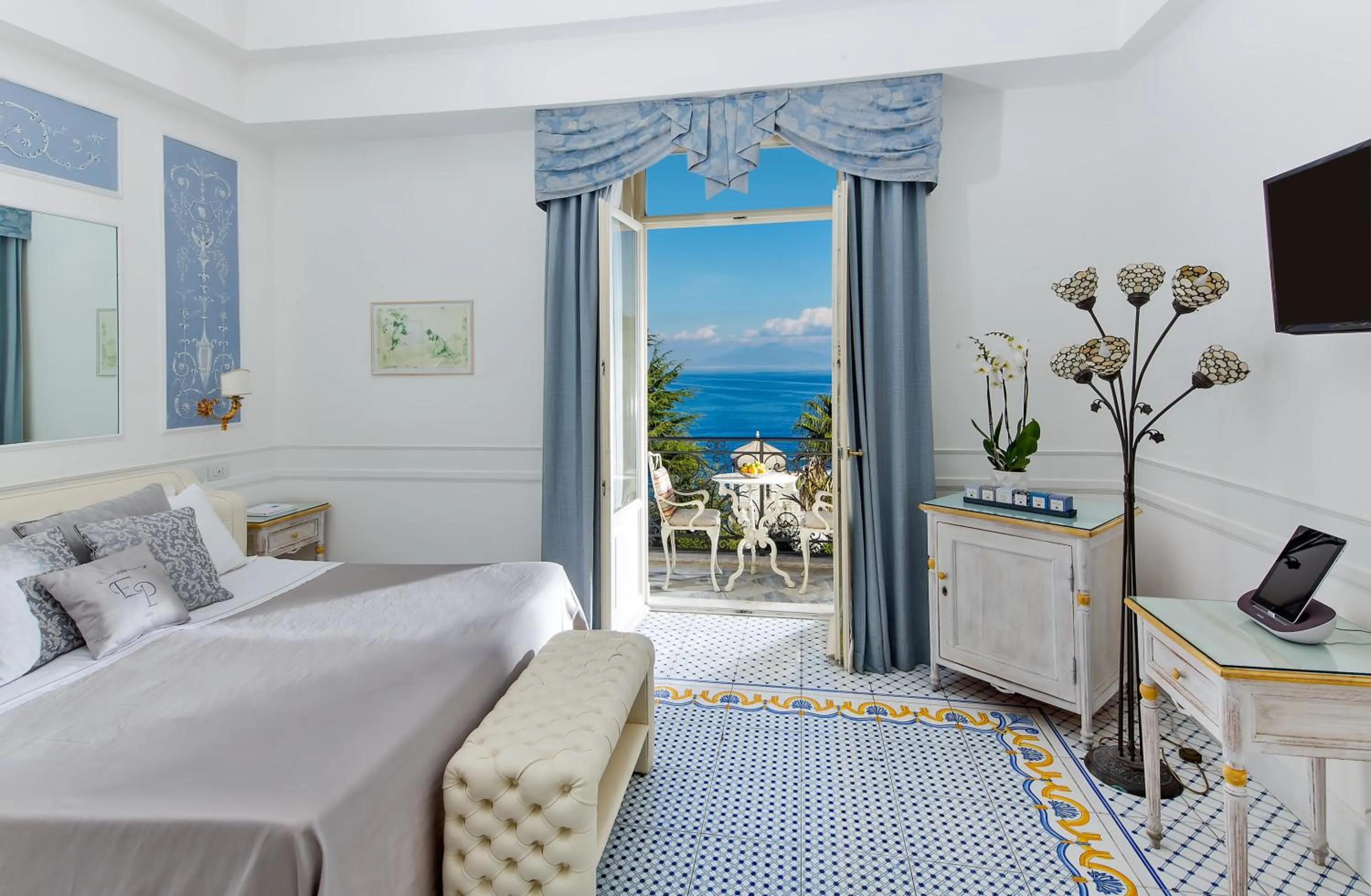 Photo of the whole room, Bed in Luxury Villa Excelsior Parco