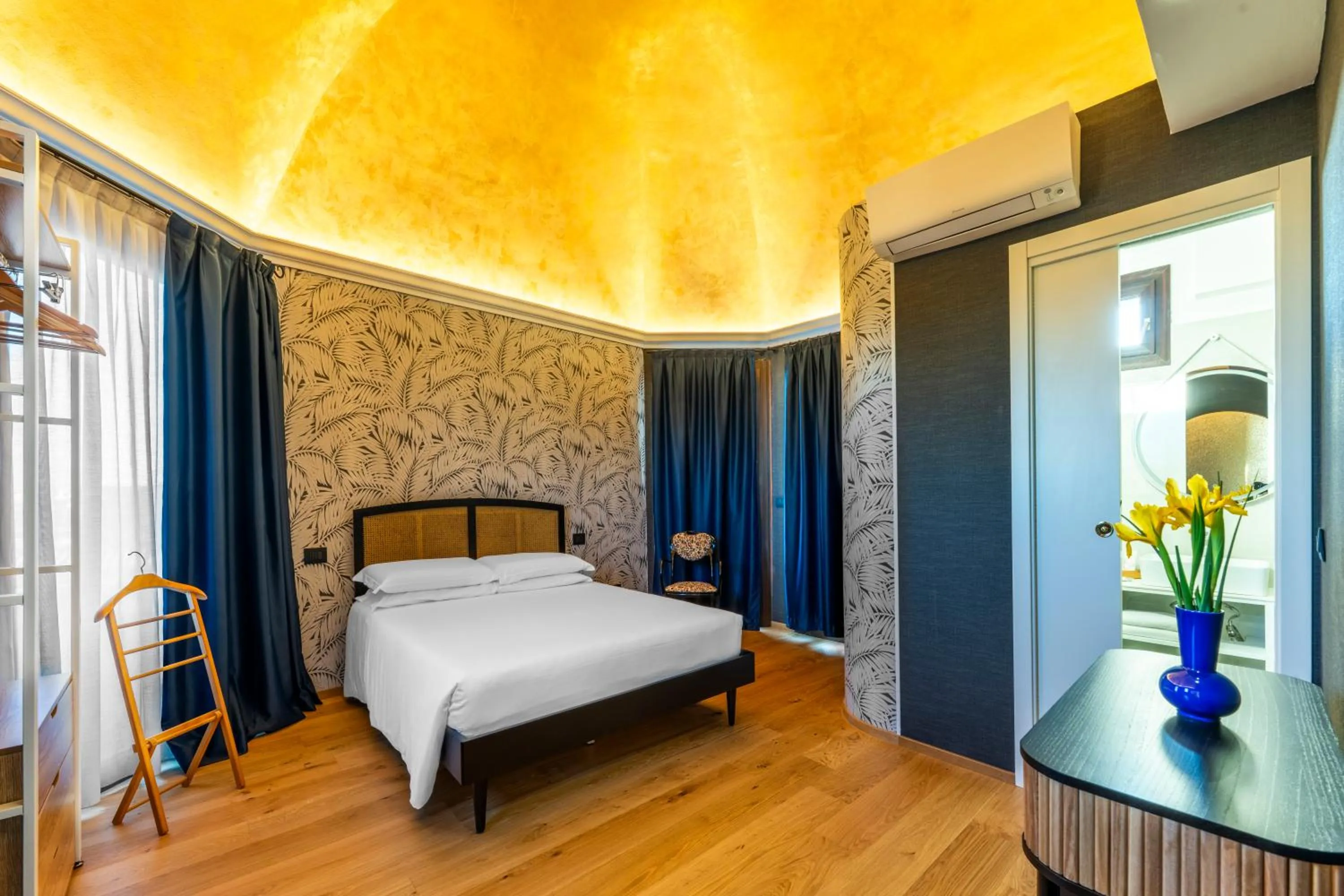 Bed in Hotel Atlanta Augustus