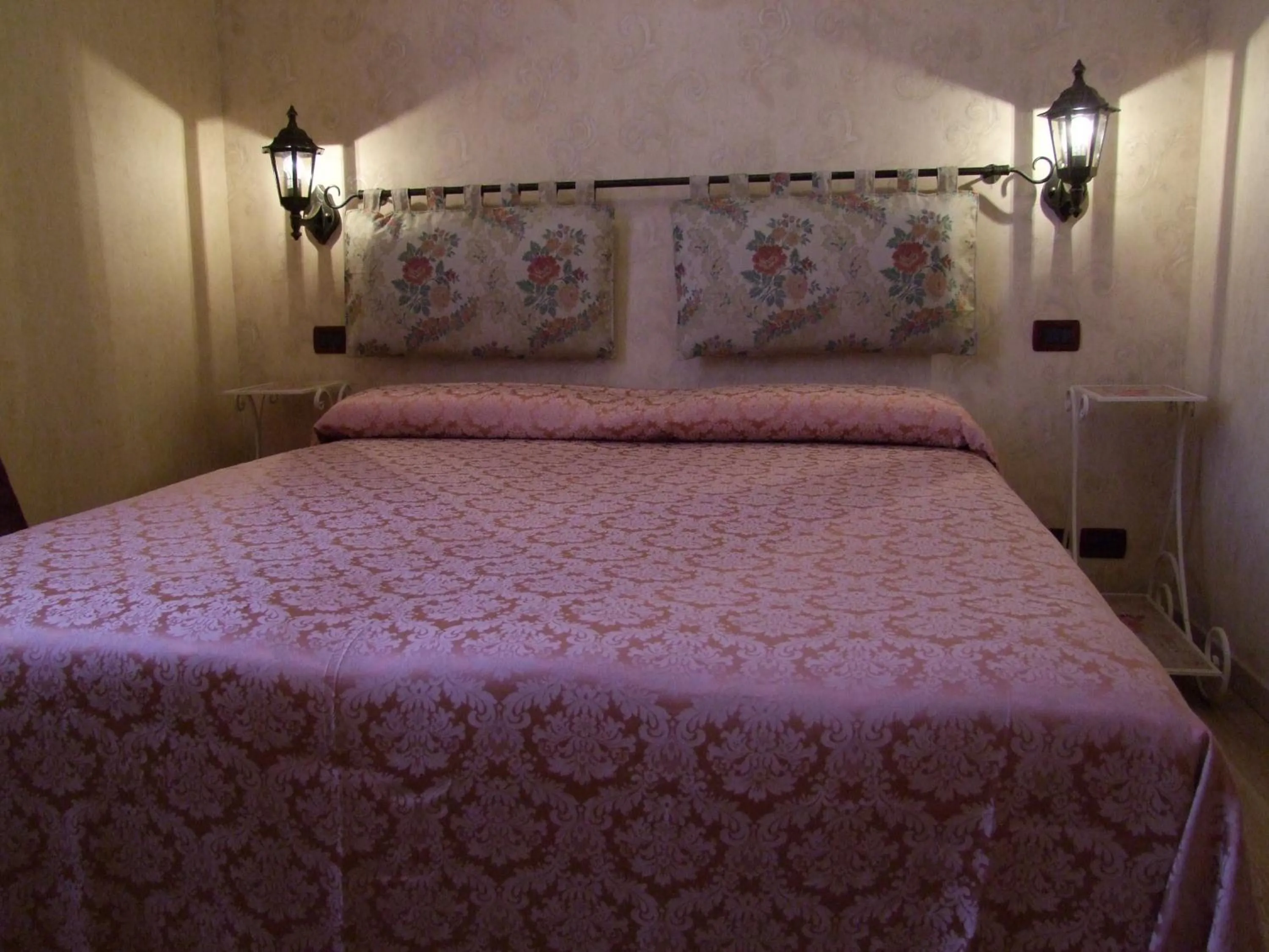 Bed in Hotel Atlanta Augustus