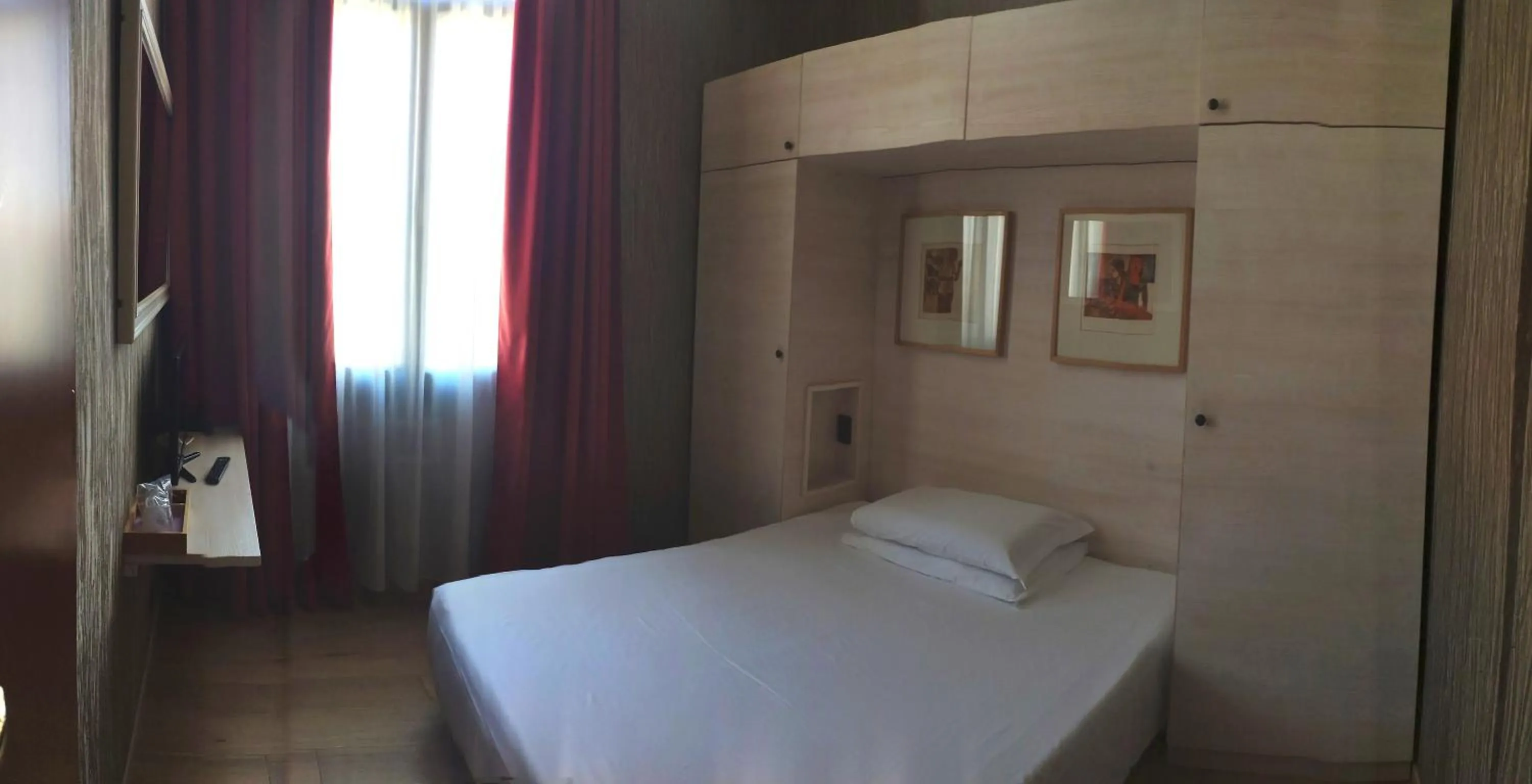 Bed in Hotel Atlanta Augustus