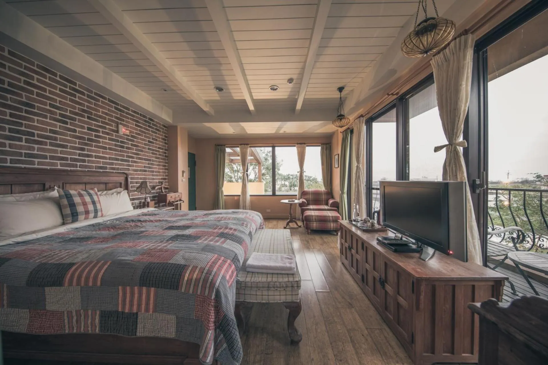 Photo of the whole room, Bed in Sunday Home