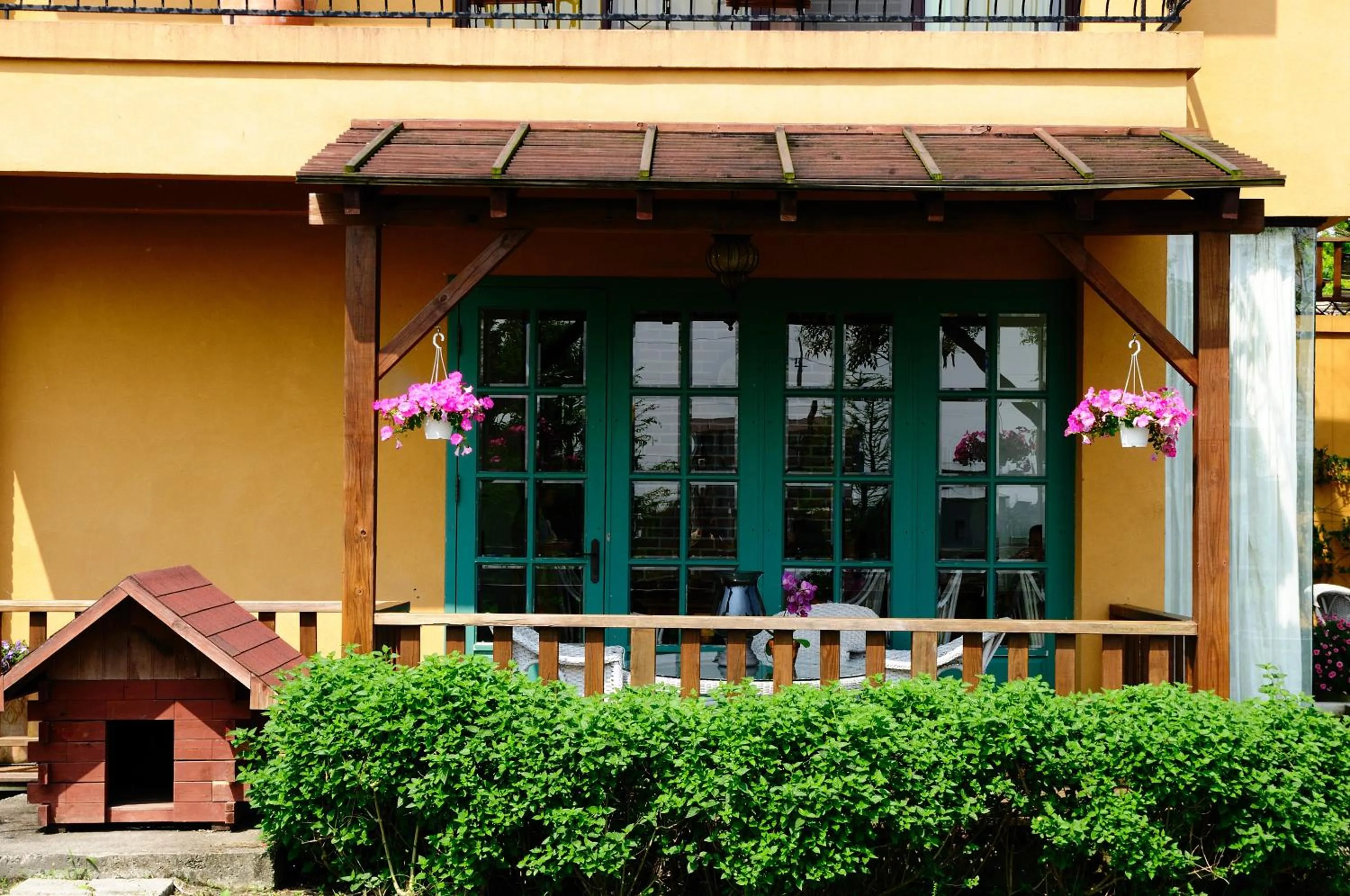 Facade/entrance in Sunday Home