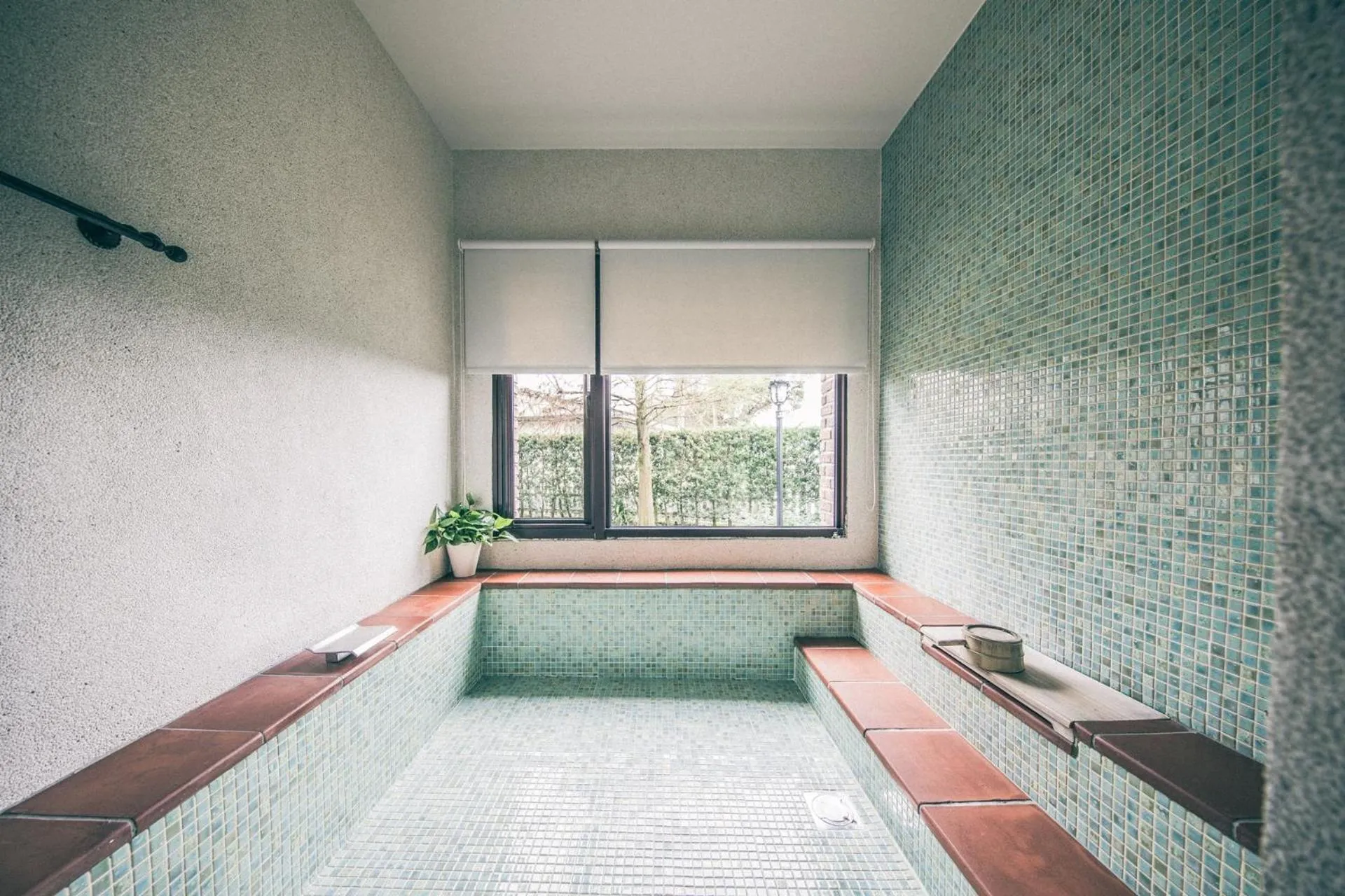 Bathroom, Bed in Sunday Home