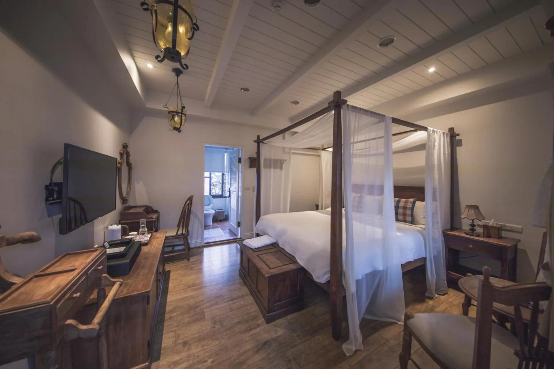 Photo of the whole room, Bed in Sunday Home