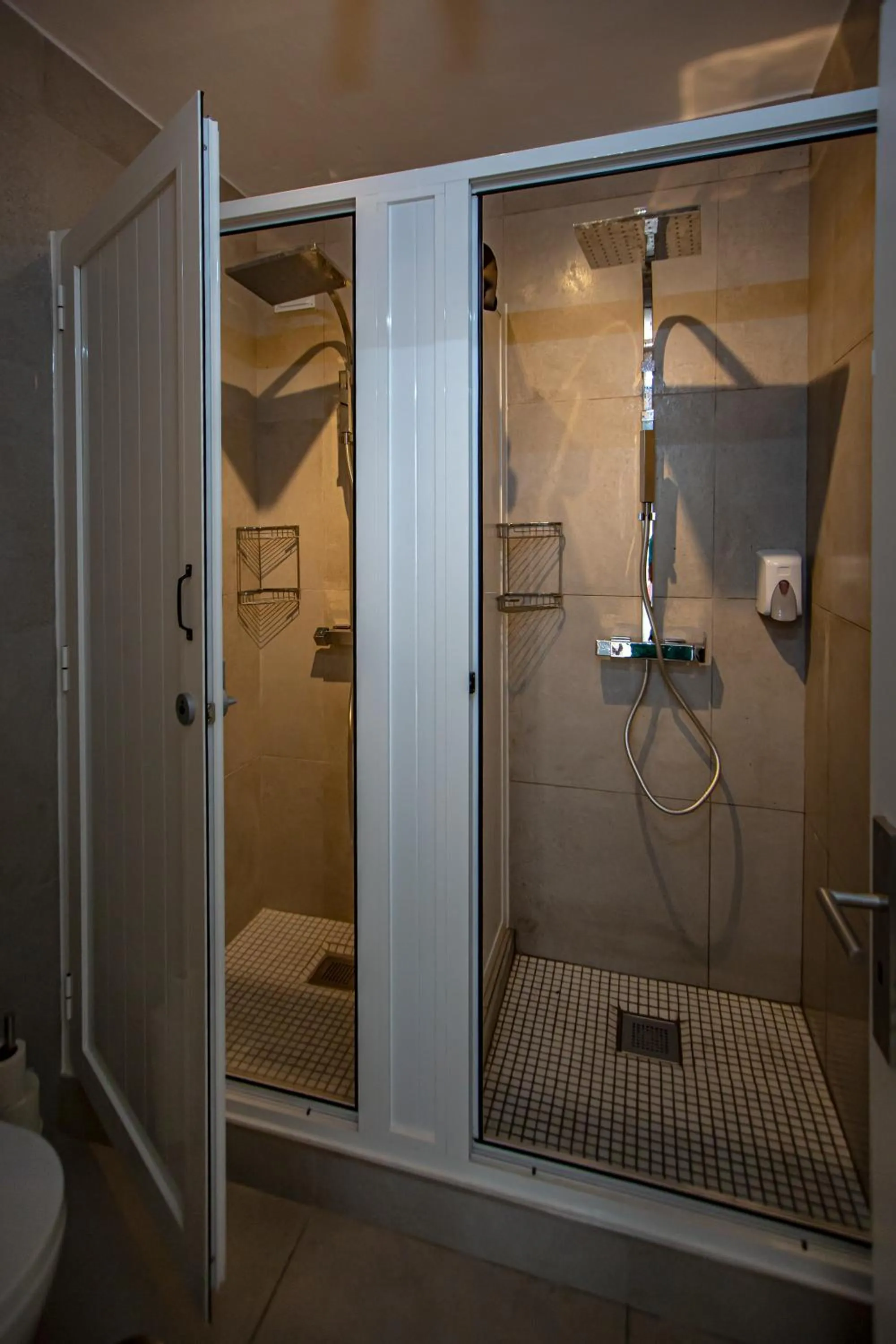 Shower in Sun Lovers Hostel