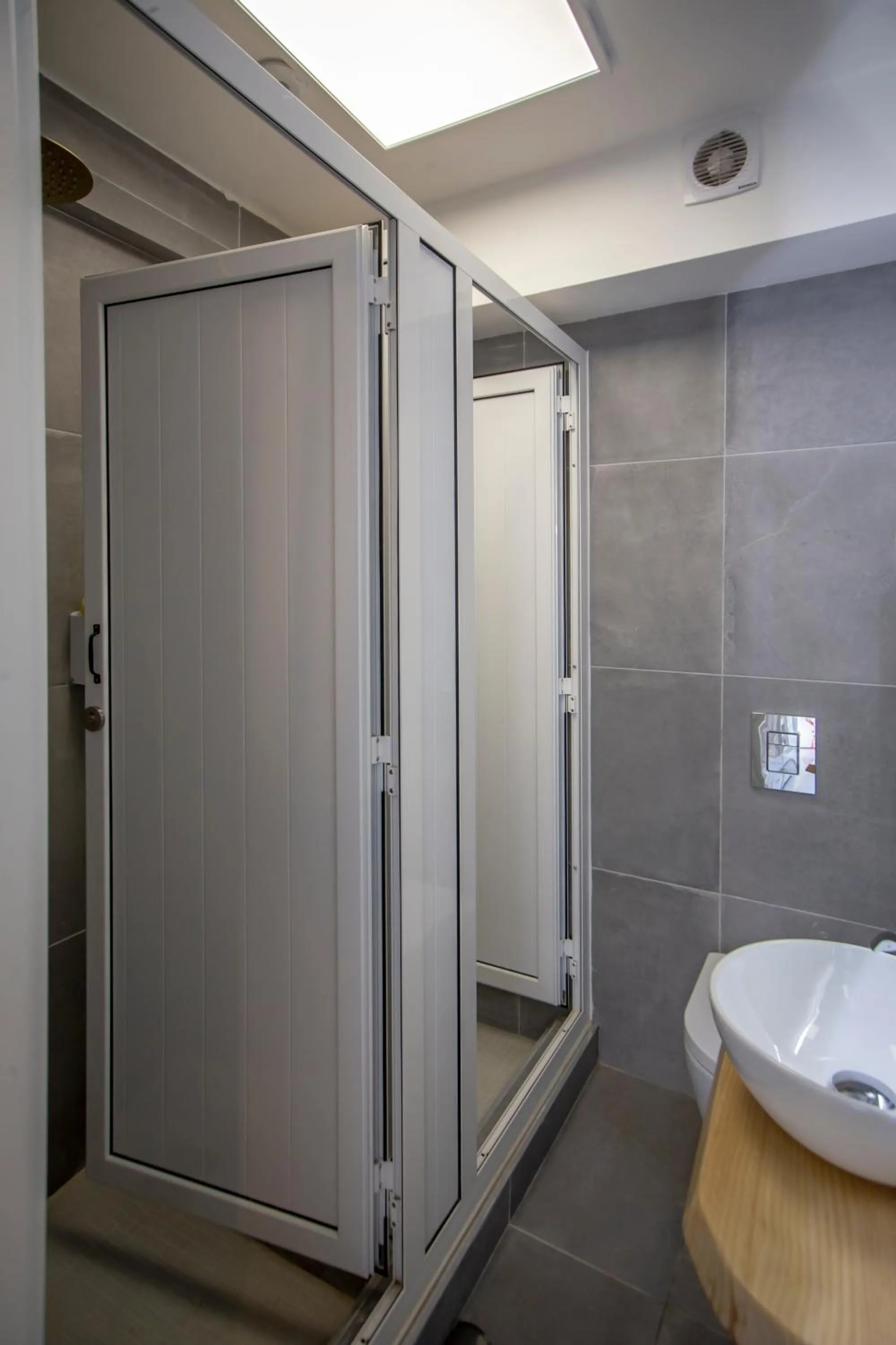 Shower in Sun Lovers Hostel