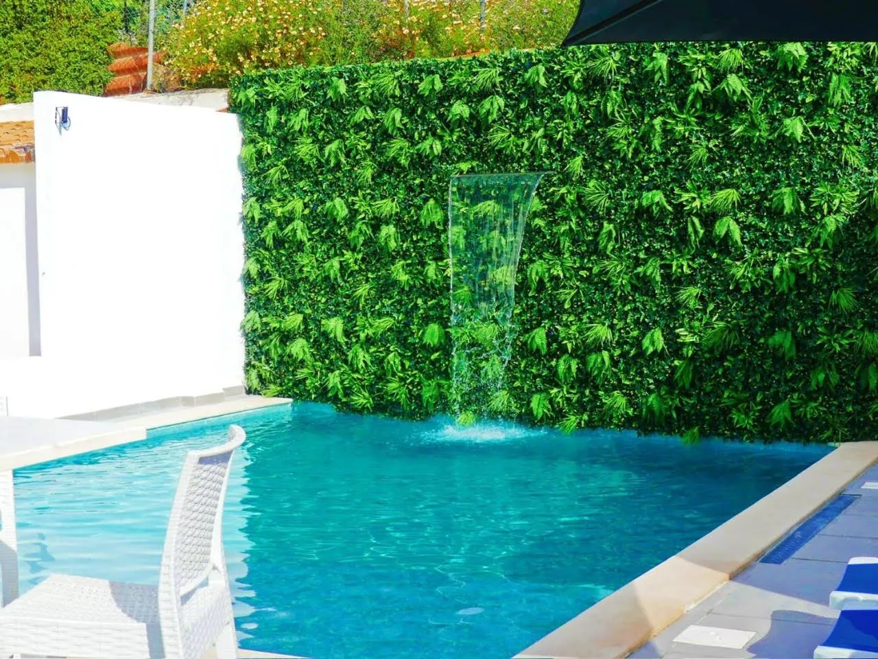 Swimming pool in Sun Lovers Hostel