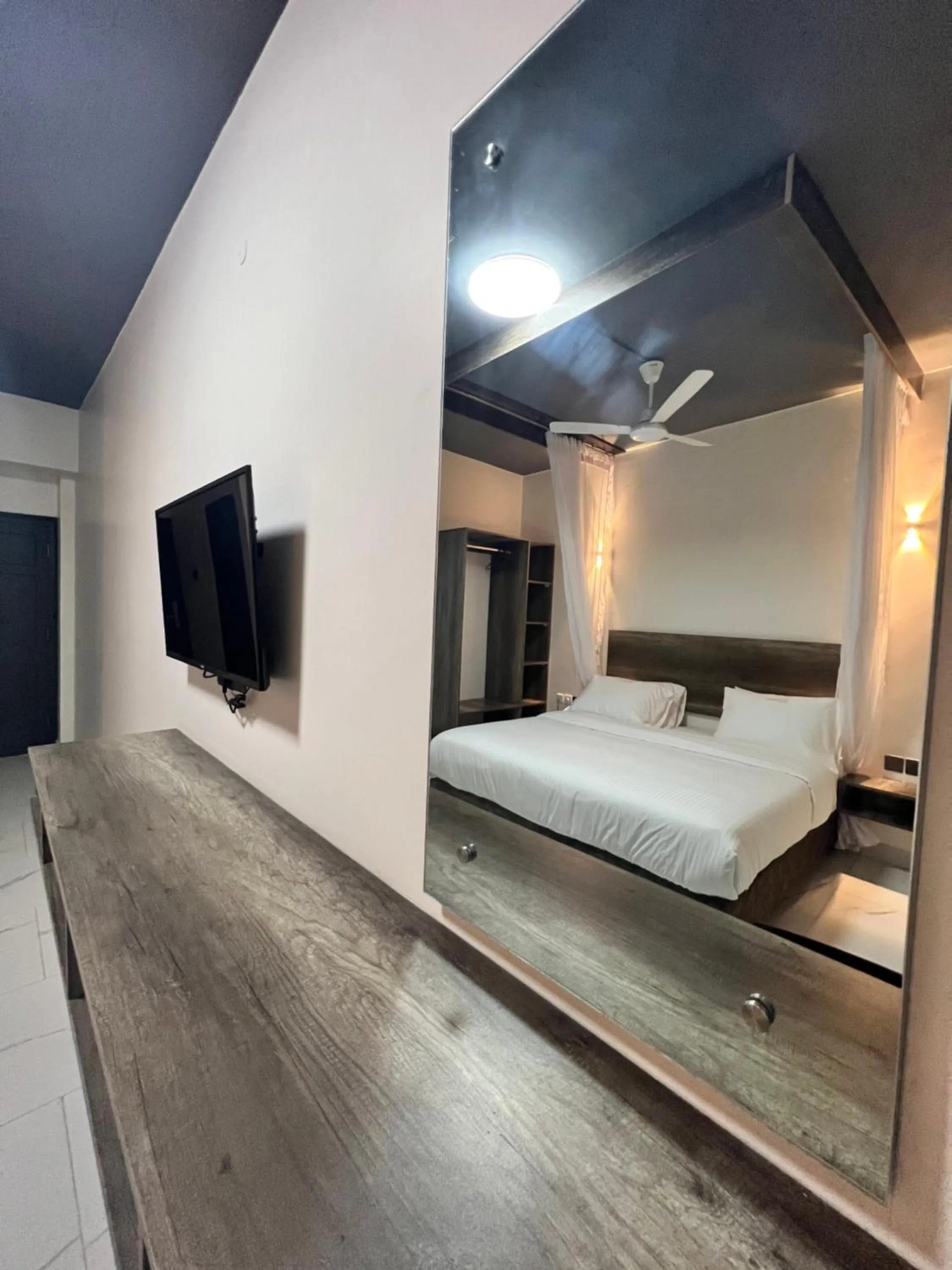 TV and multimedia, Bed in The Ivory Suites