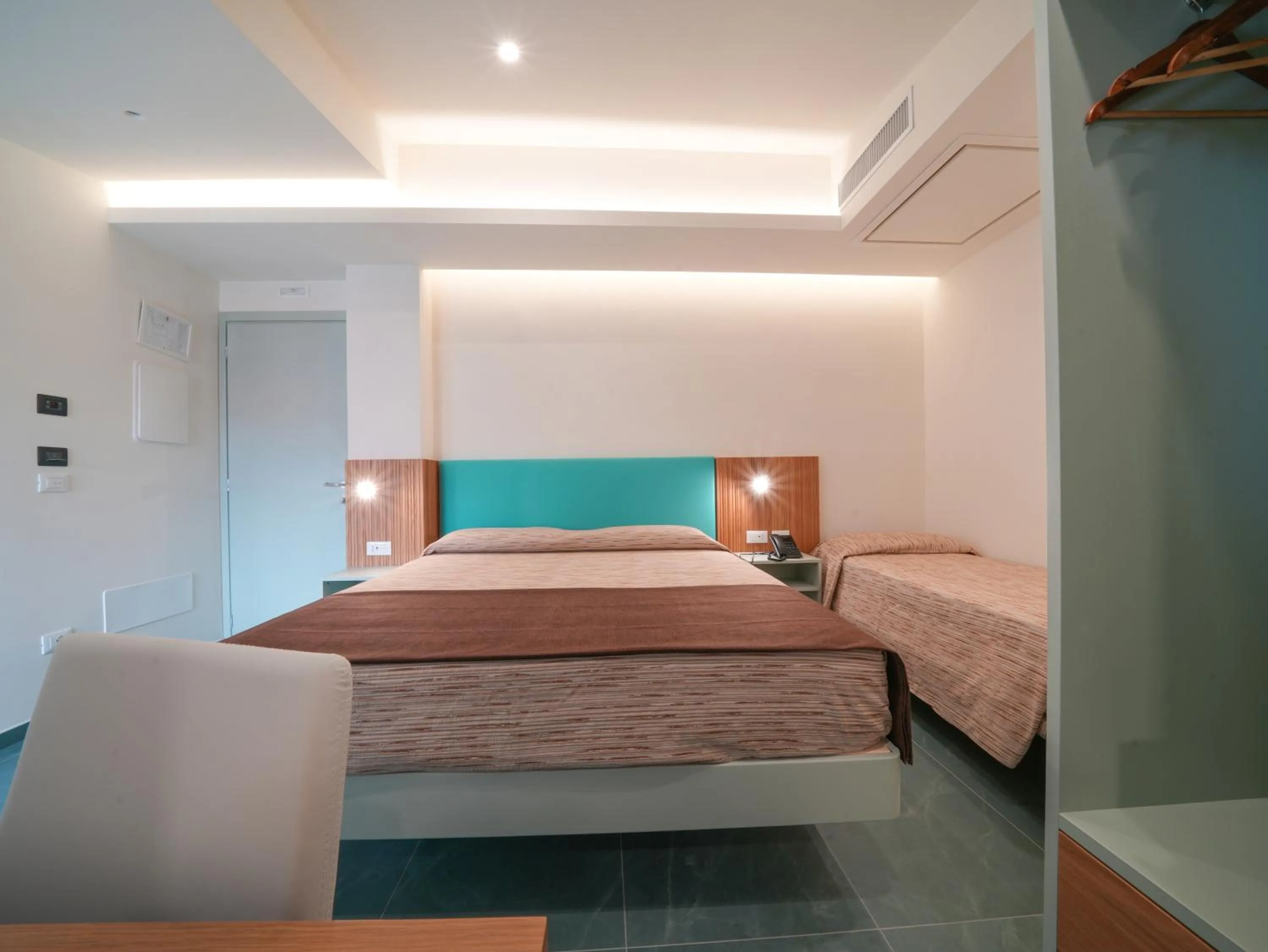 Bed in Hotel MARINELLA parking wi-fi spiaggia attrezzata