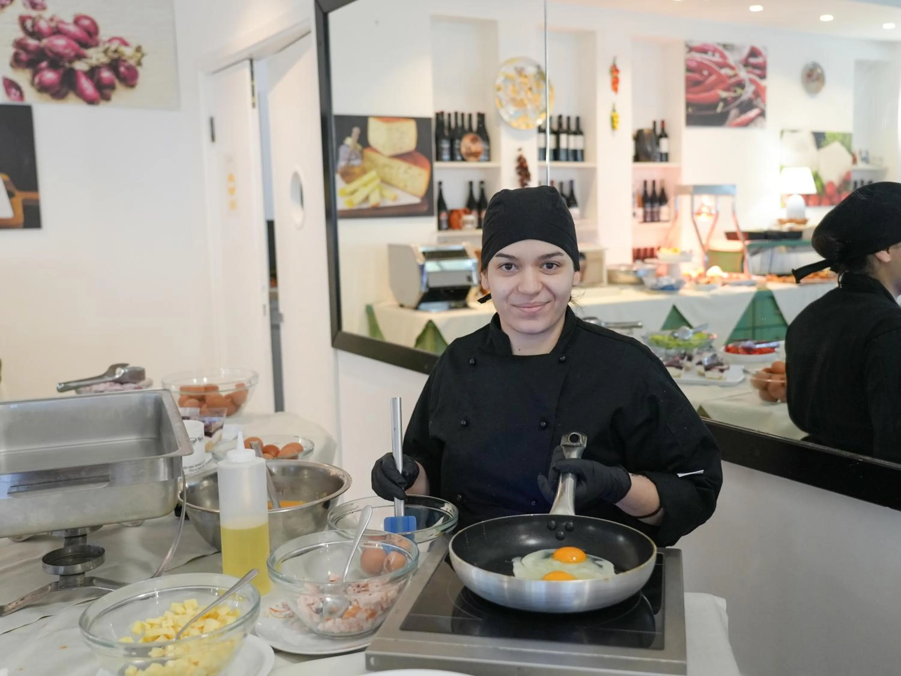 Staff in Hotel MARINELLA parking wi-fi spiaggia attrezzata