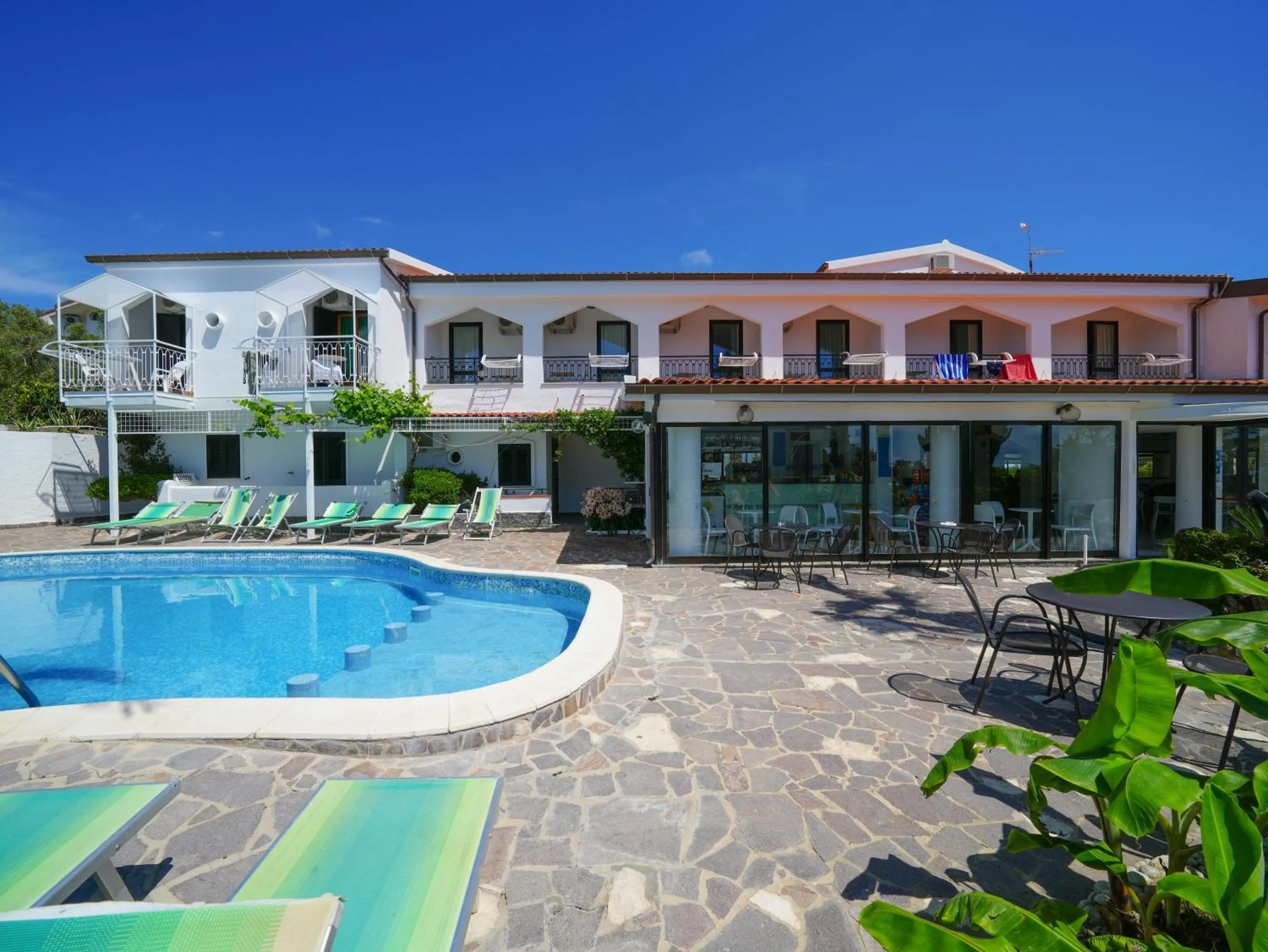 Swimming pool in Hotel MARINELLA parking wi-fi spiaggia attrezzata