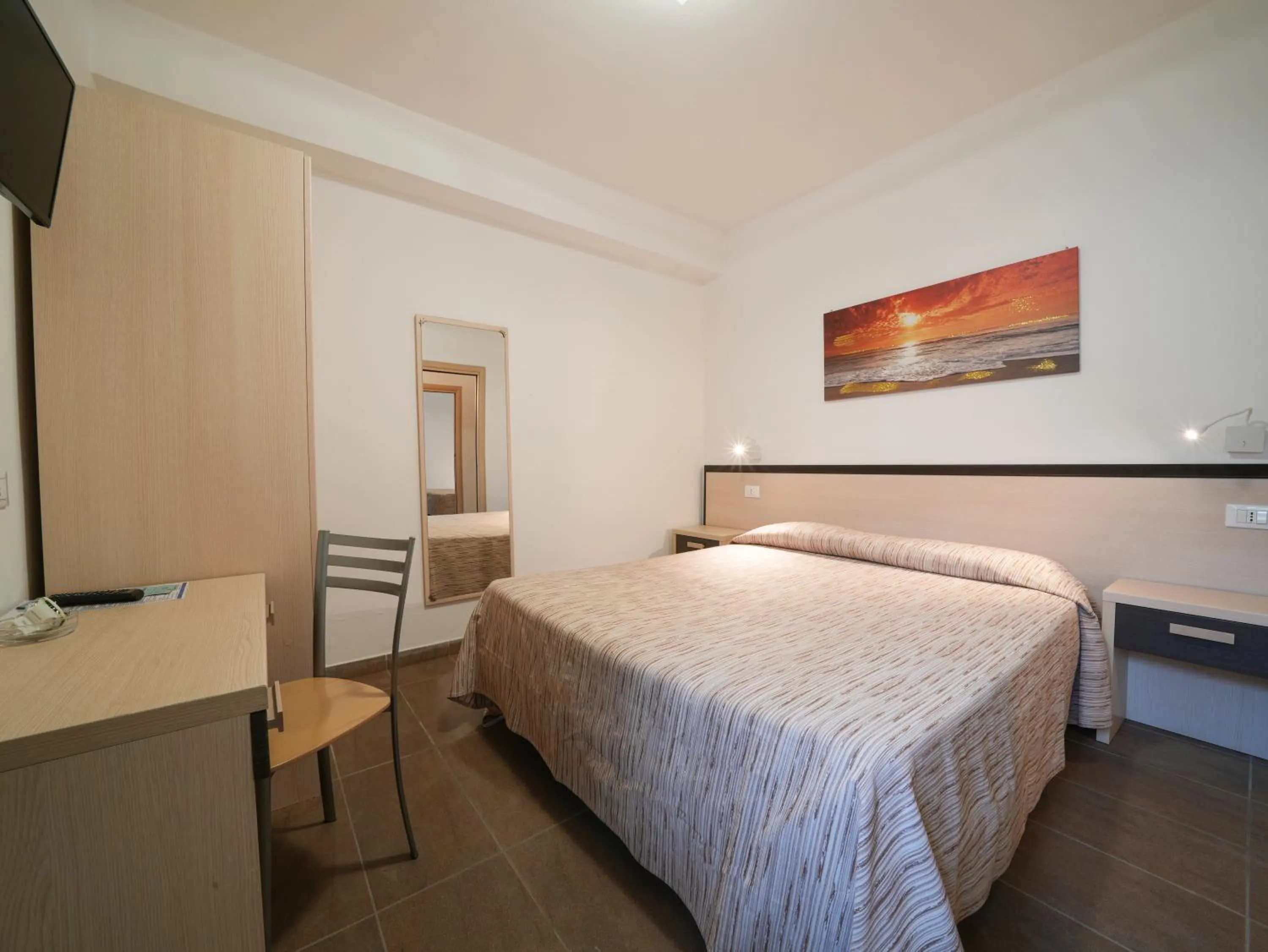 Bed in Hotel MARINELLA parking wi-fi spiaggia attrezzata