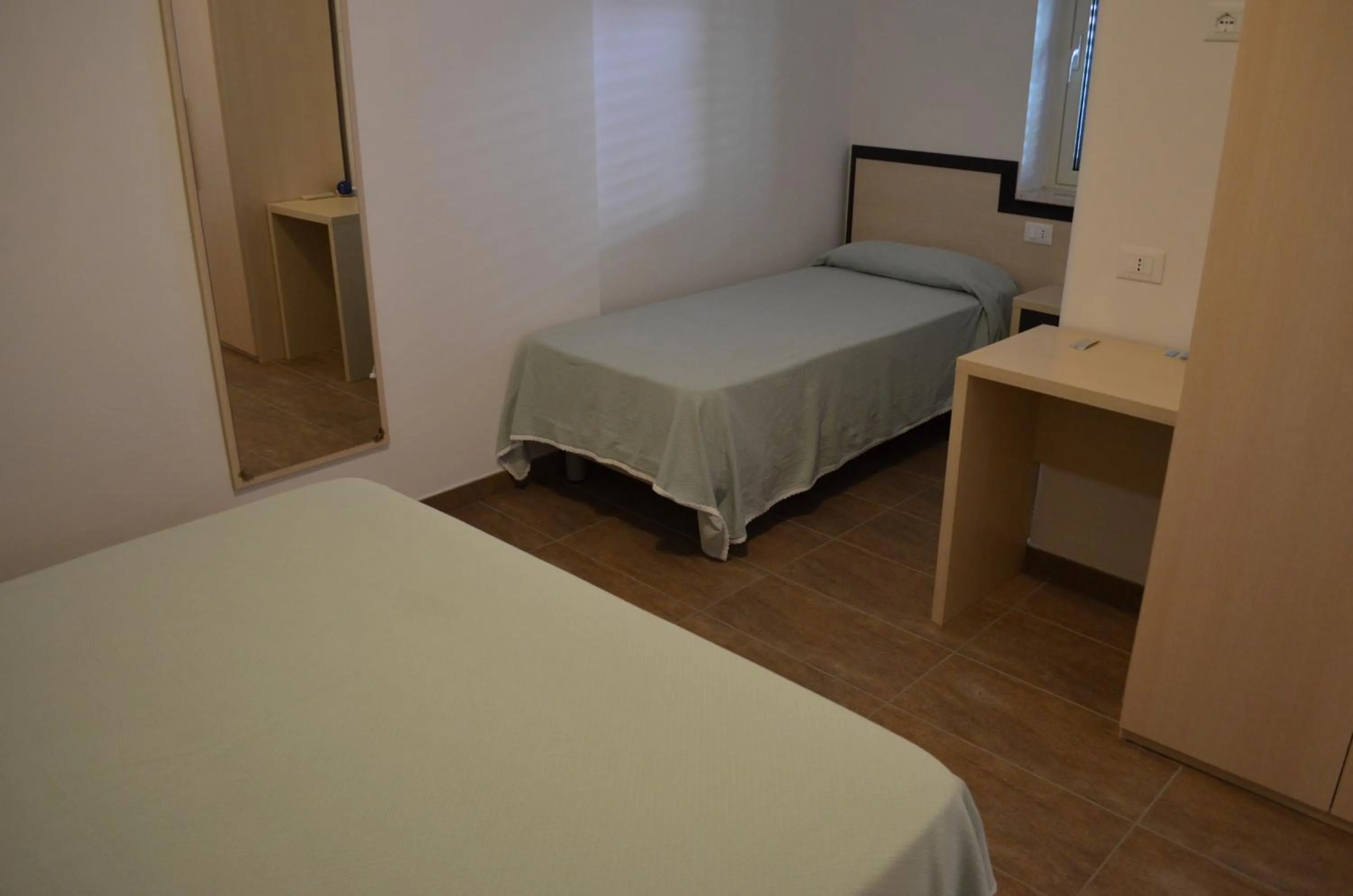 Bed in Hotel MARINELLA parking wi-fi spiaggia attrezzata