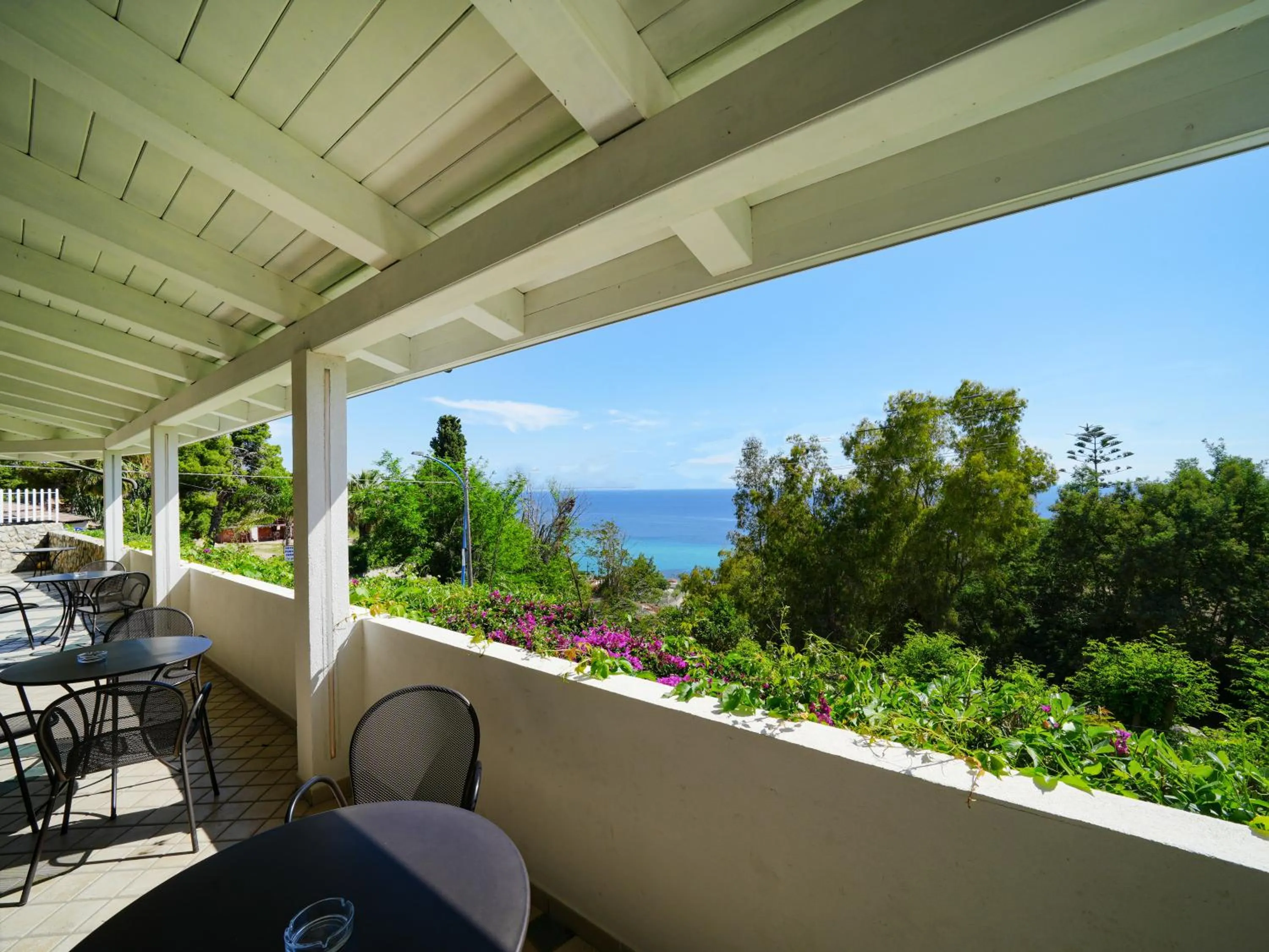 Dining area in Hotel MARINELLA parking wi-fi spiaggia attrezzata