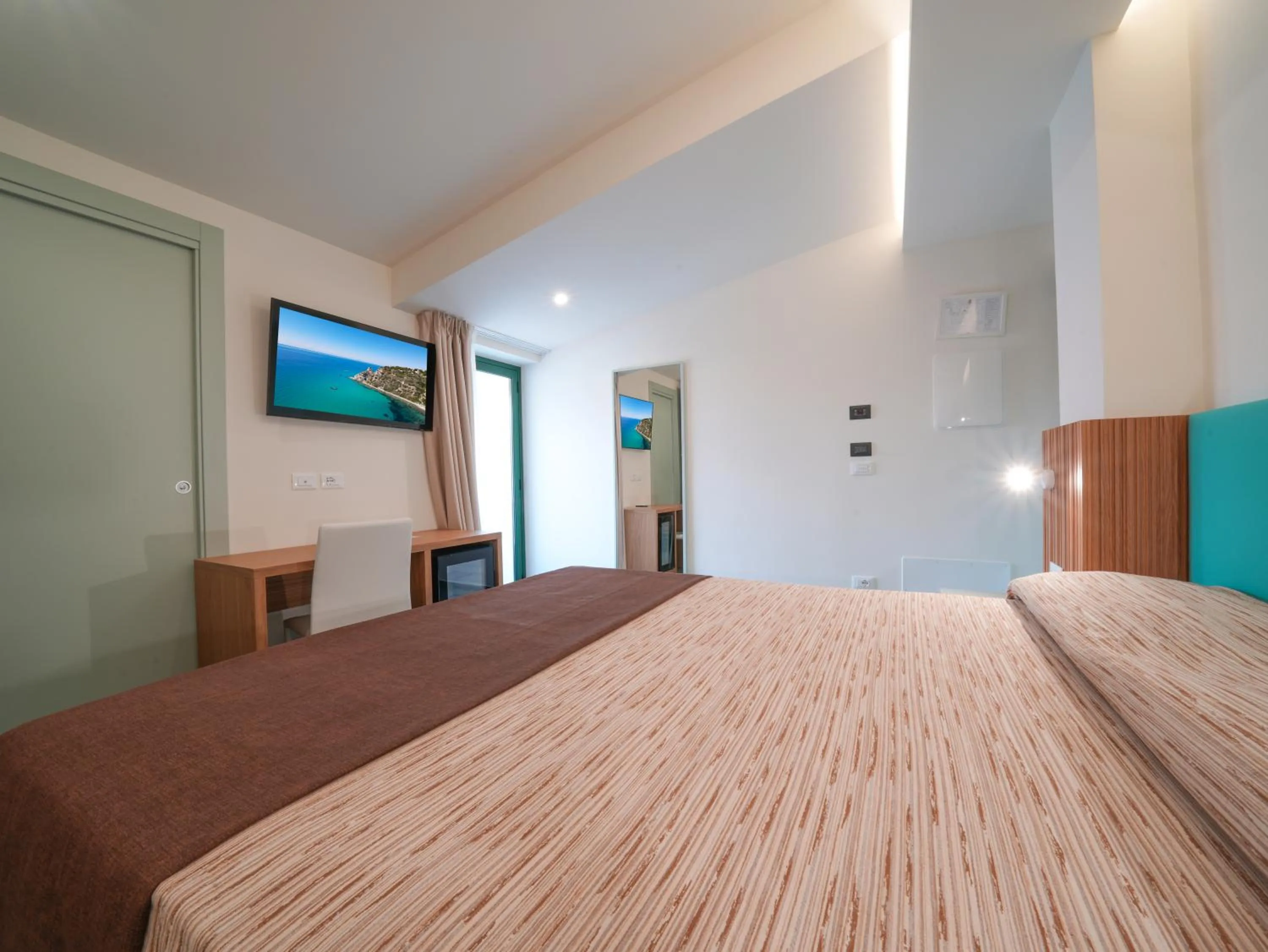 Bed in Hotel MARINELLA parking wi-fi spiaggia attrezzata