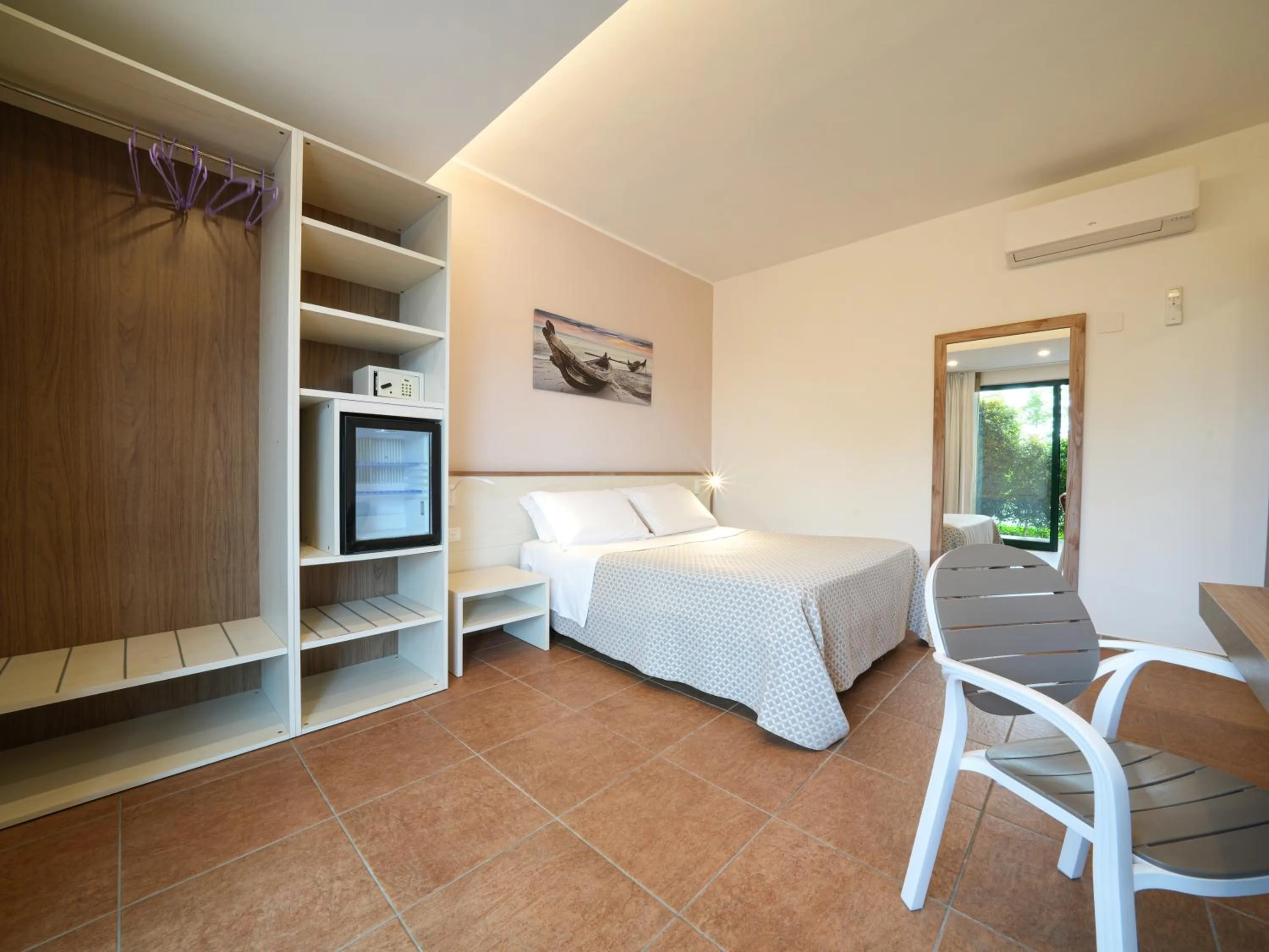 Bed in Hotel MARINELLA parking wi-fi spiaggia attrezzata