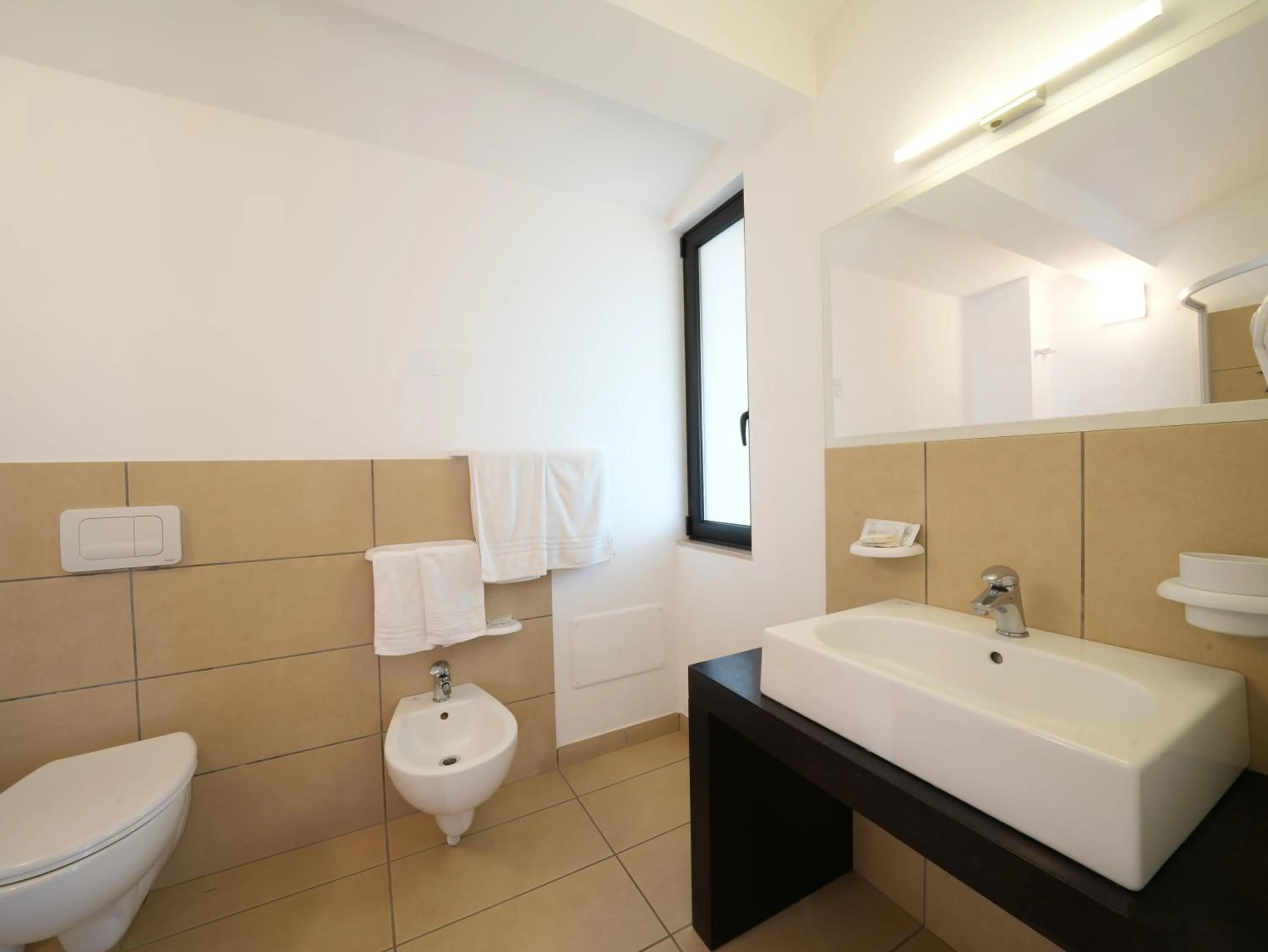 Hotel MARINELLA parking wi-fi spiaggia attrezzata